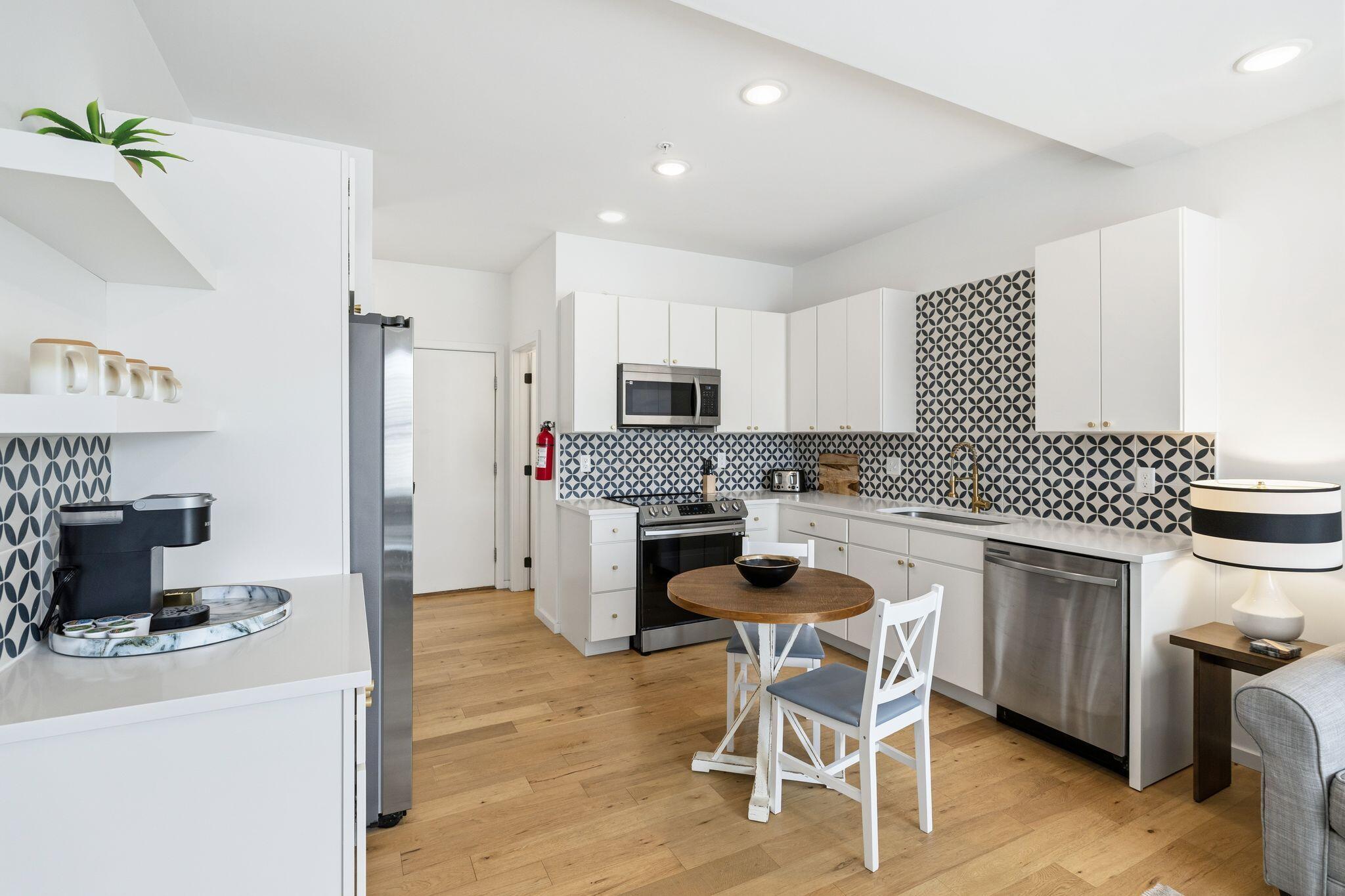 121 Old Mountain Road, 121