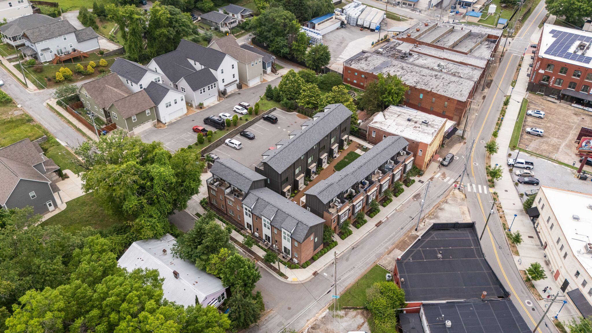 121 Old Mountain Road, 121