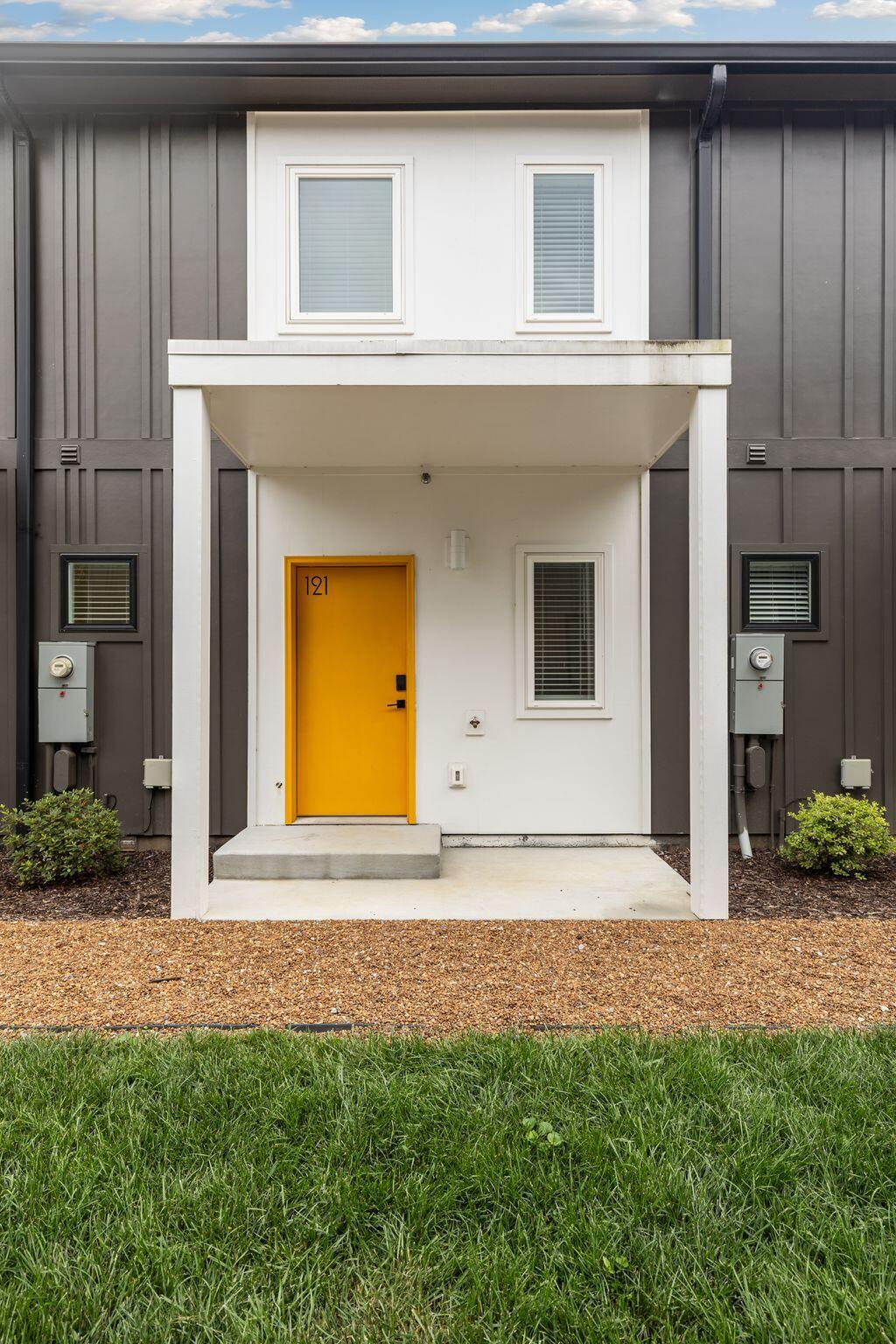 121 Old Mountain Road, 121
