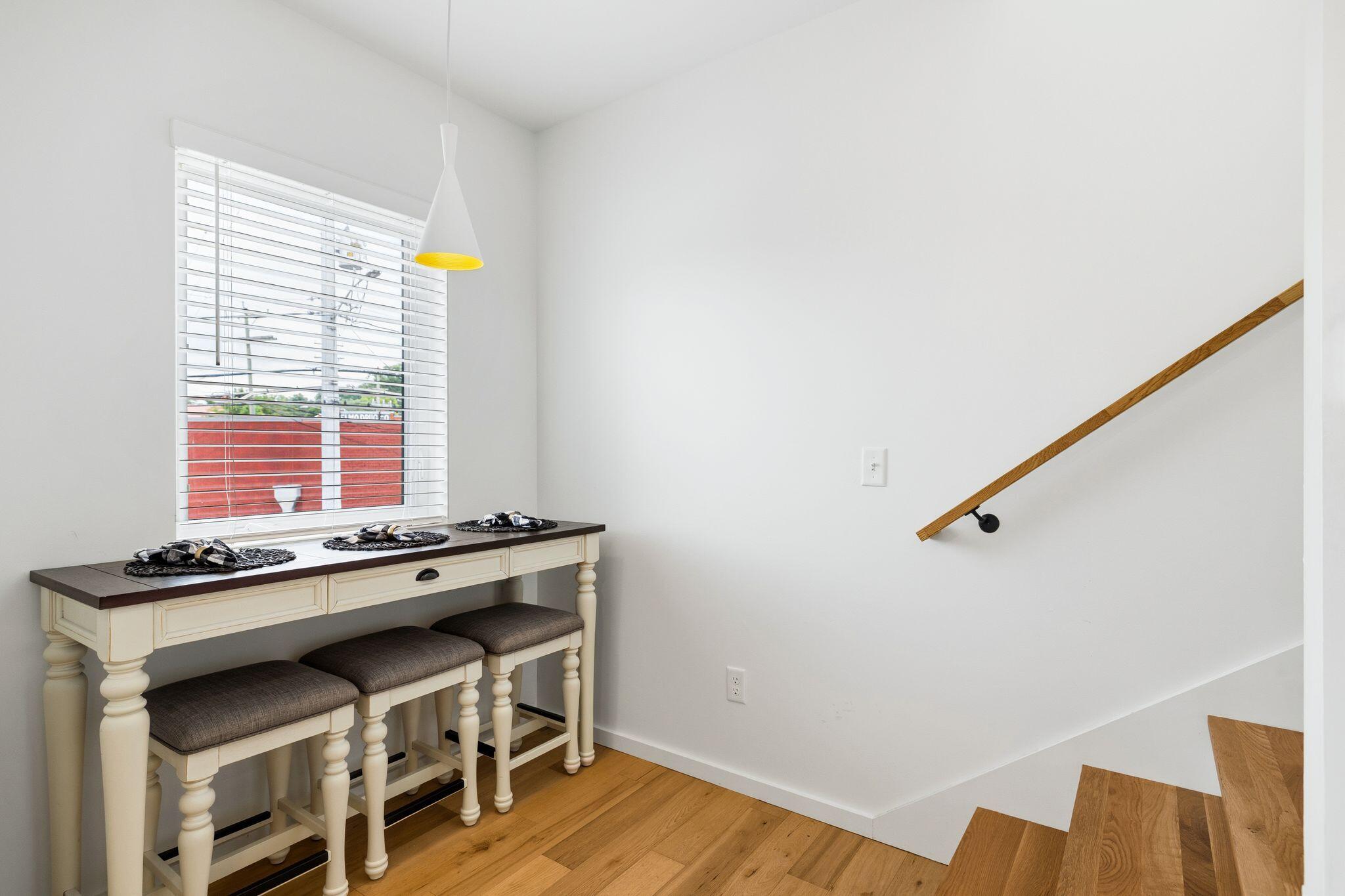 121 Old Mountain Road, 121