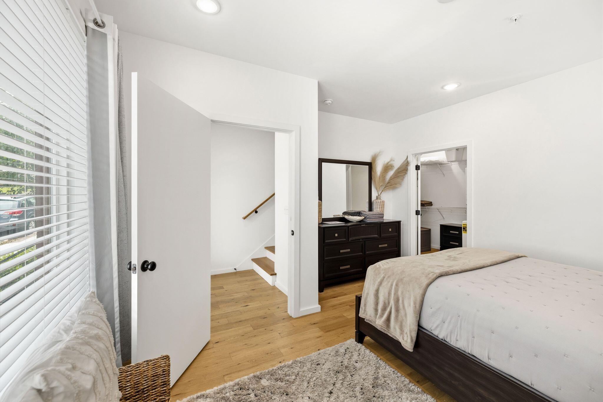 121 Old Mountain Road, 121