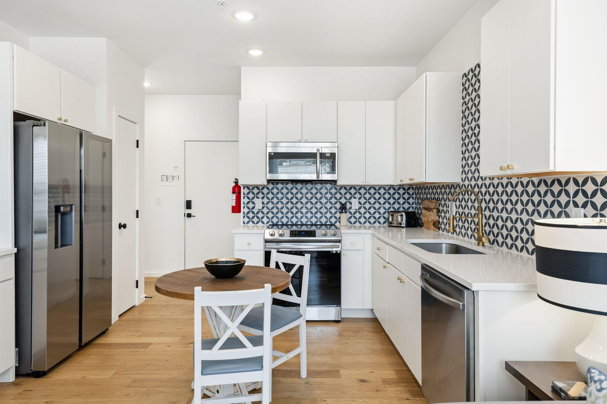 121 Old Mountain Road, 121