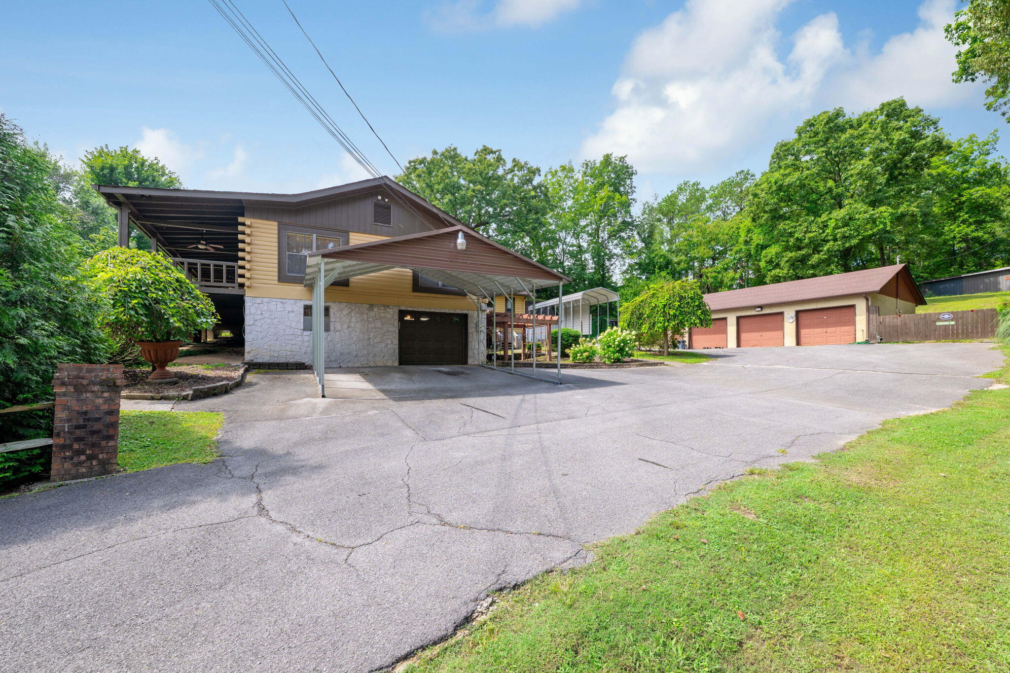 407 White Road