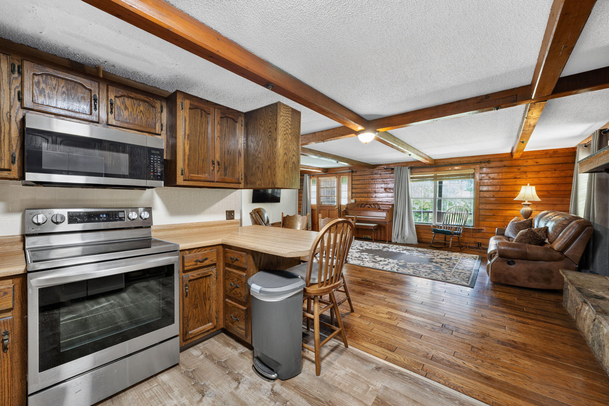 407 White Road