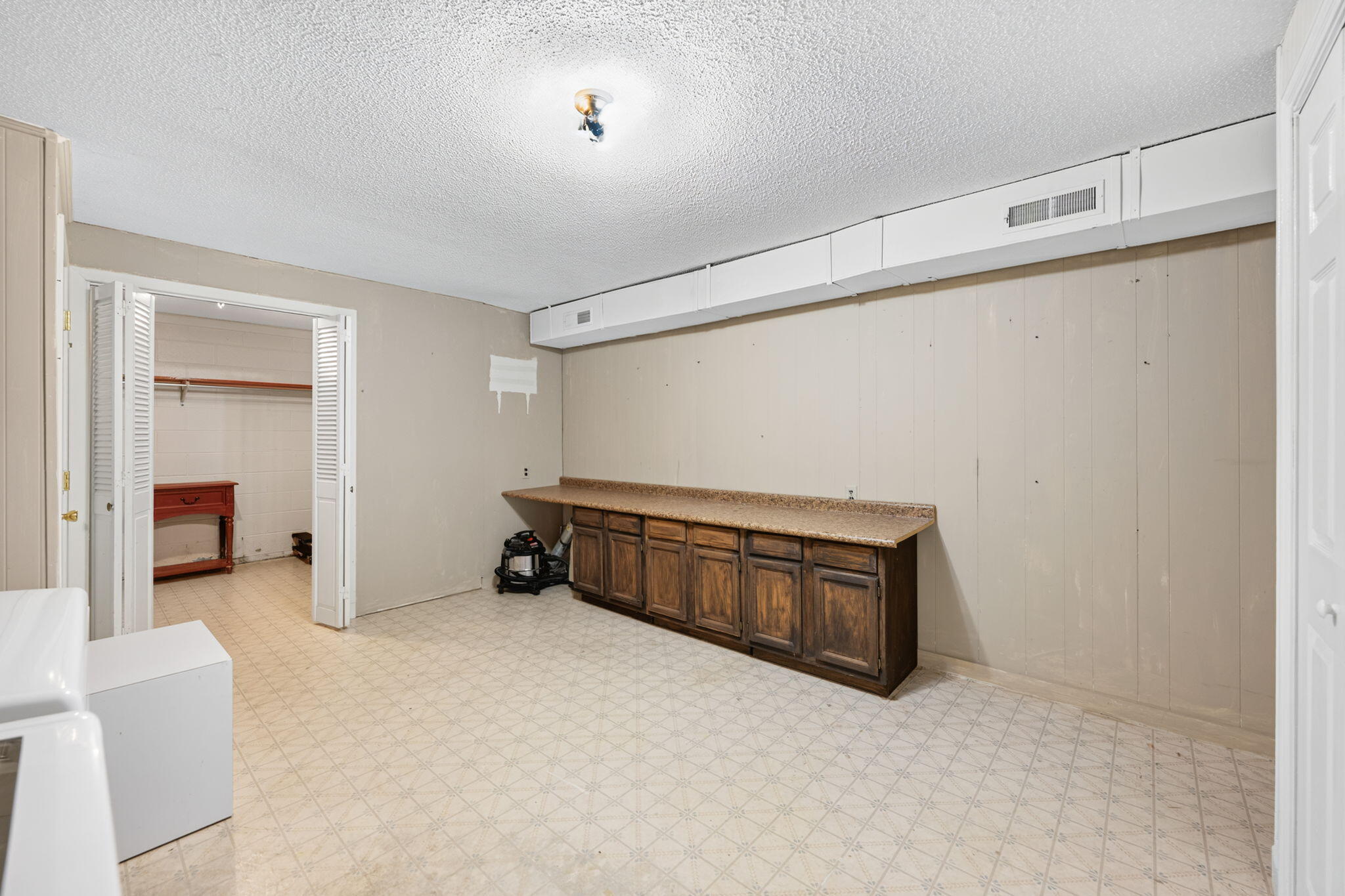 407 White Road