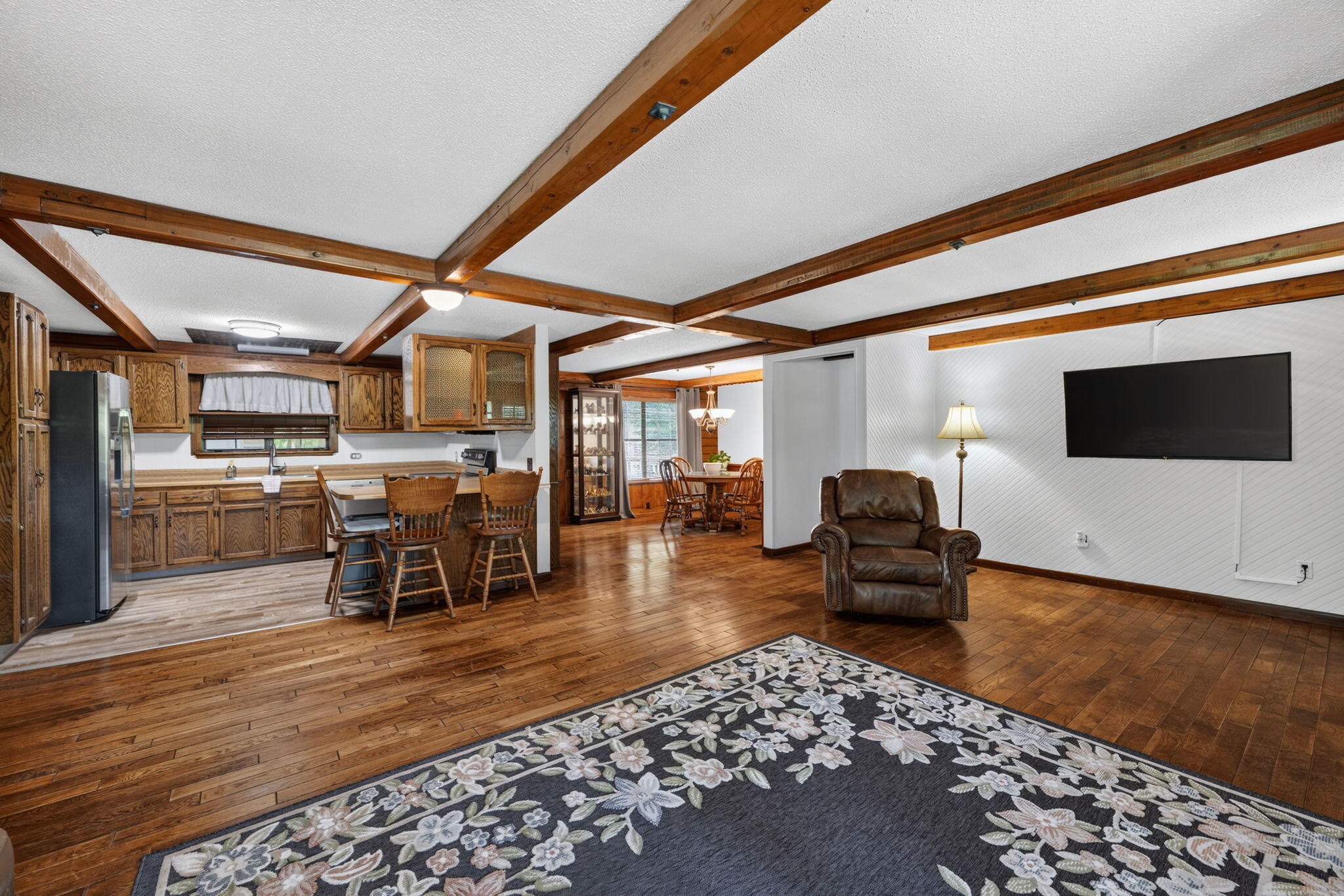 407 White Road