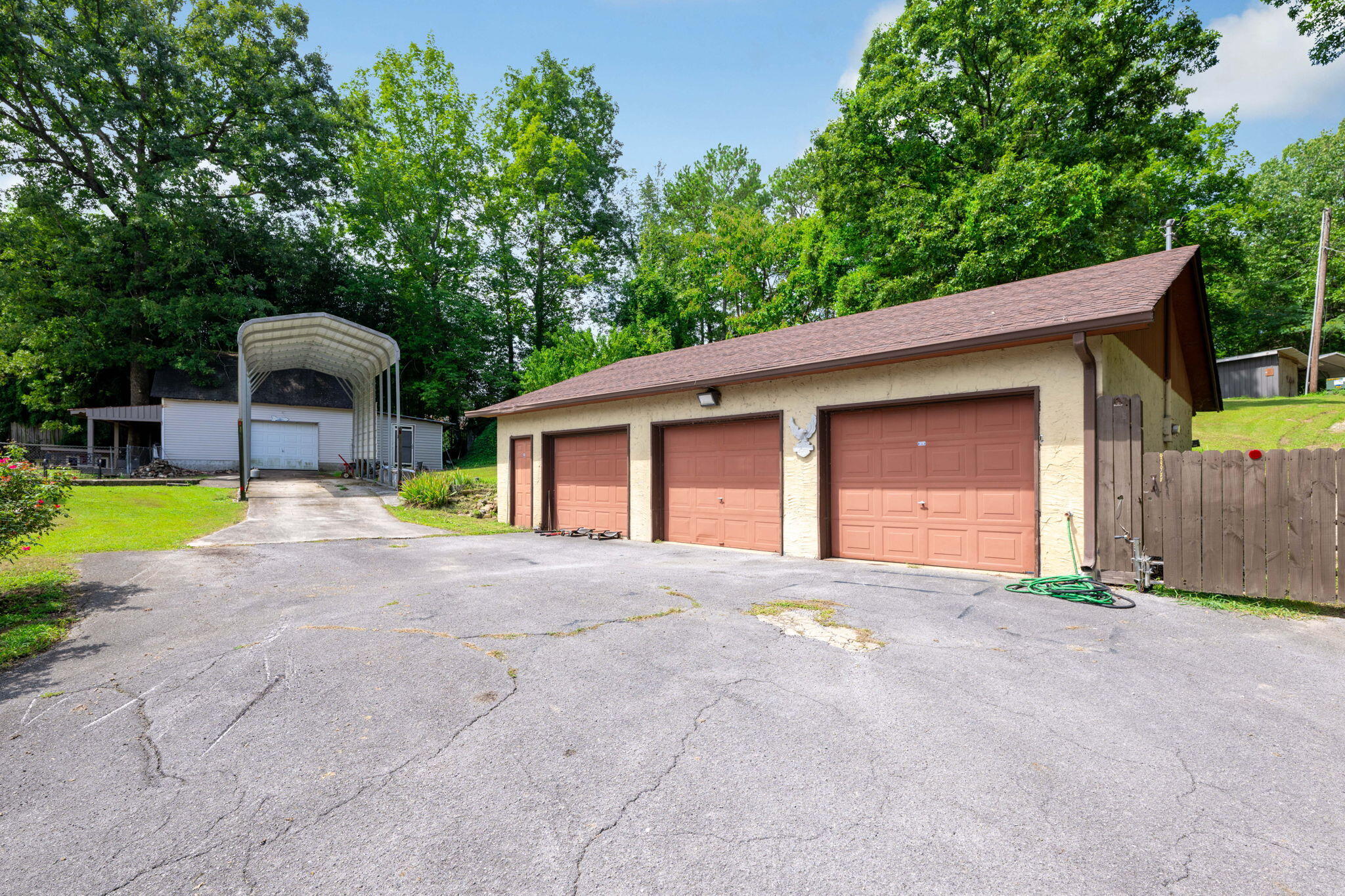 407 White Road