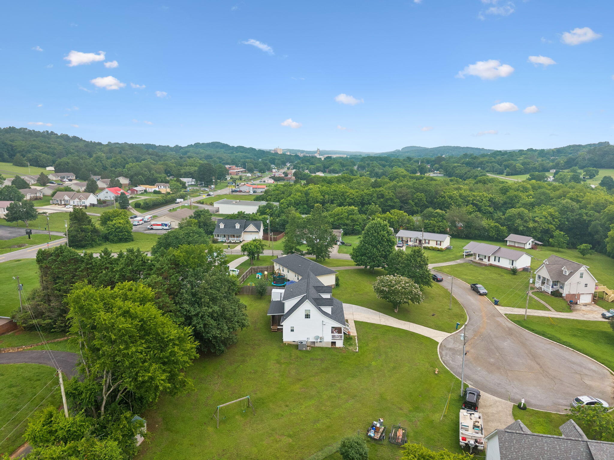 140 Apple Valley Court NE