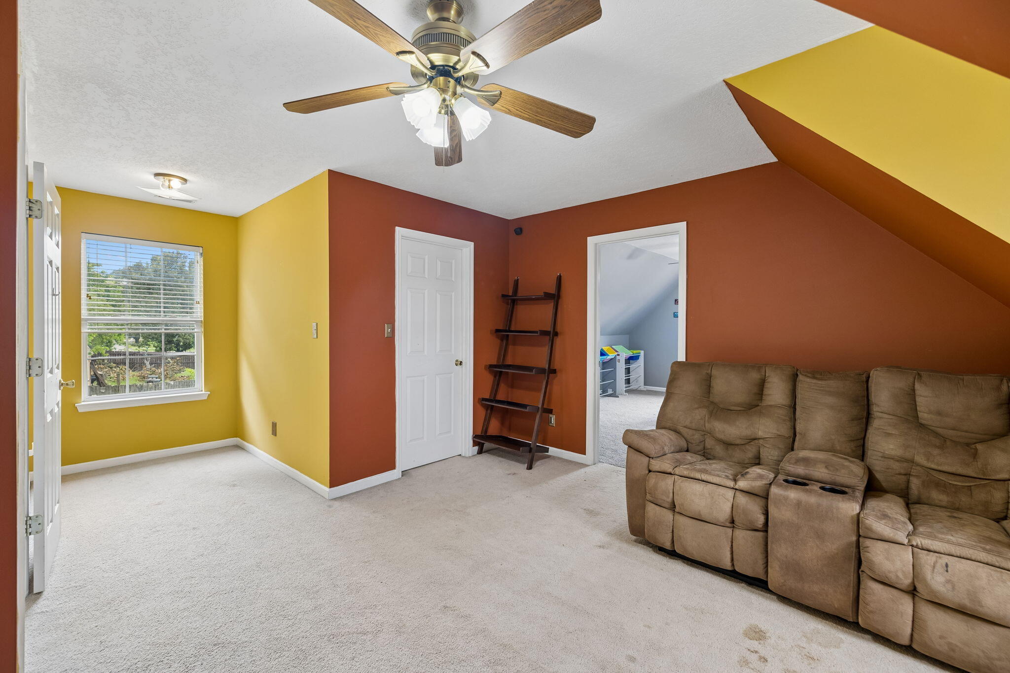 140 Apple Valley Court NE