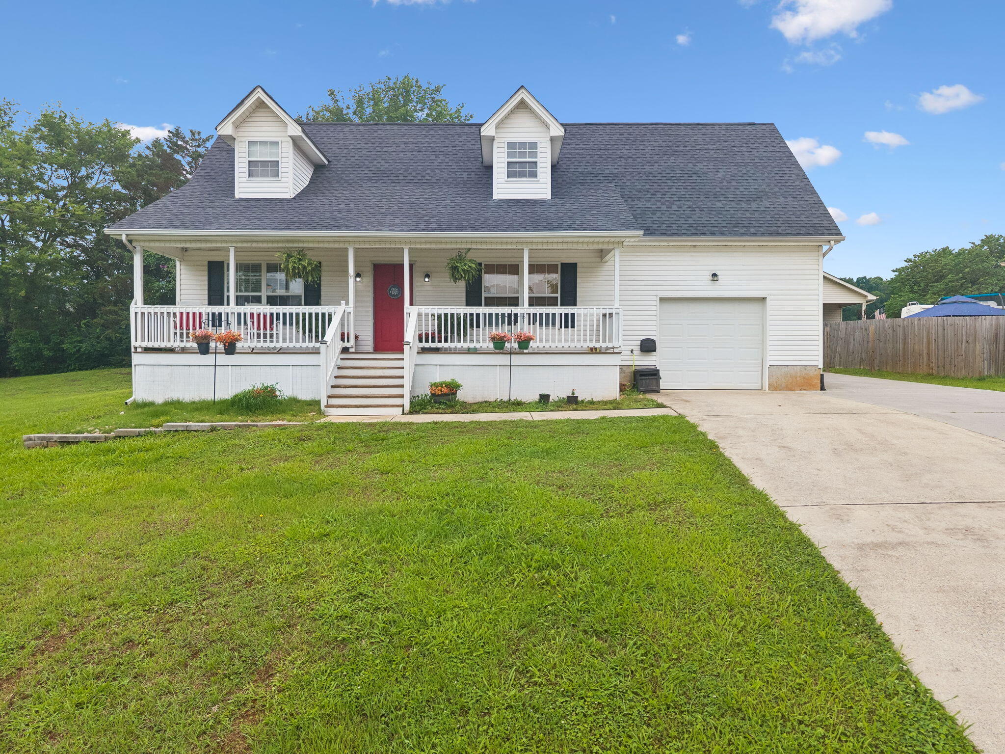 140 Apple Valley Court NE