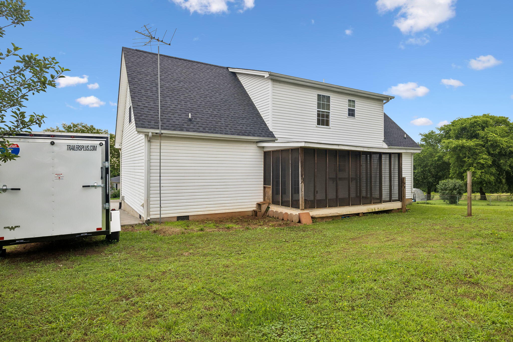 140 Apple Valley Court NE