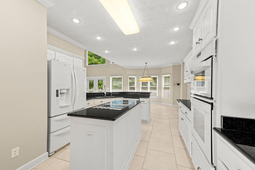 807 Candlewood Trail