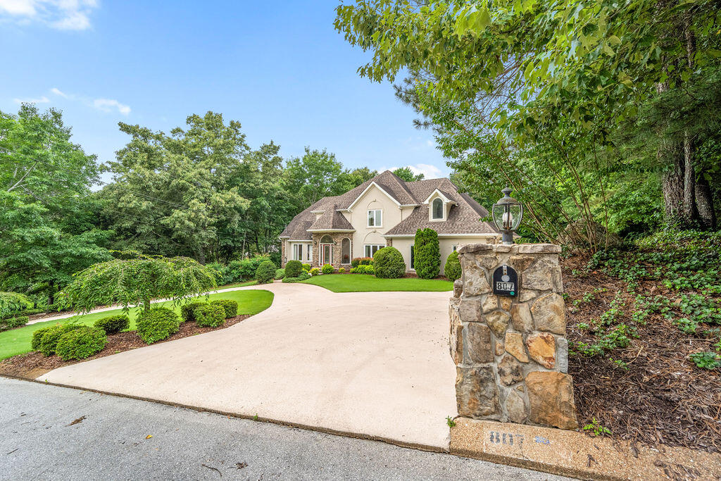 807 Candlewood Trail
