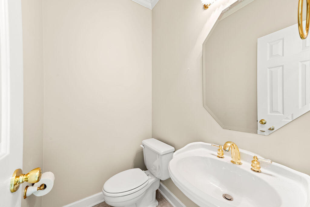 807 Candlewood Trail