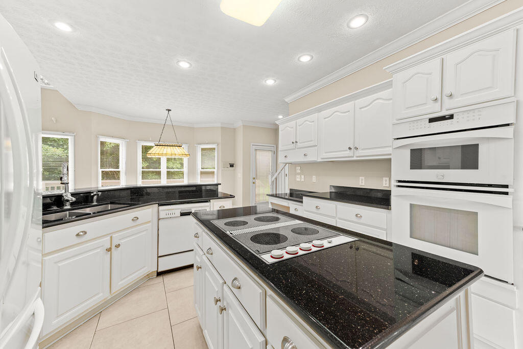 807 Candlewood Trail