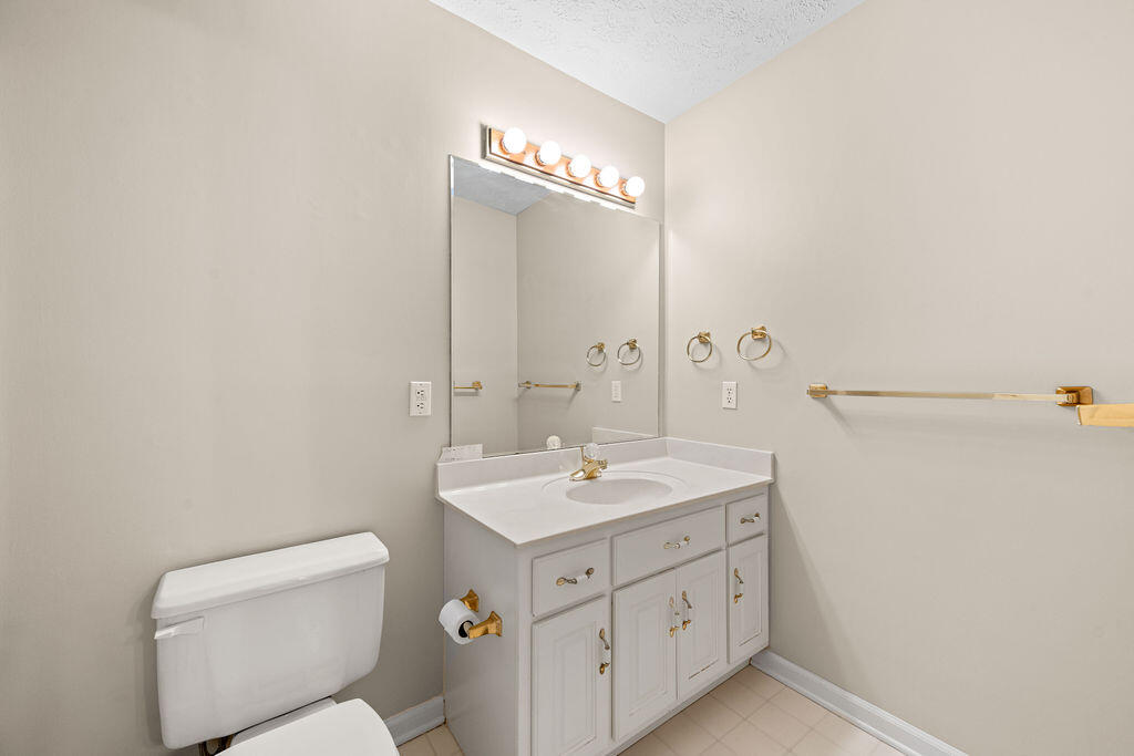 807 Candlewood Trail