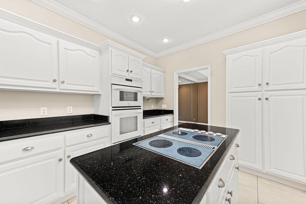 807 Candlewood Trail