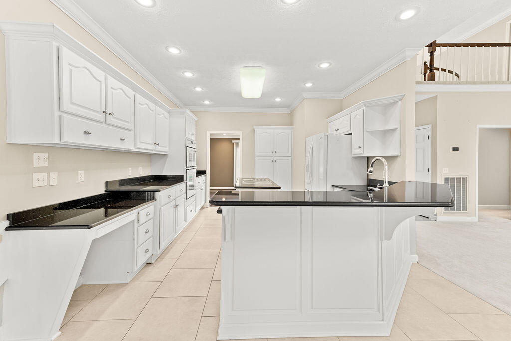 807 Candlewood Trail