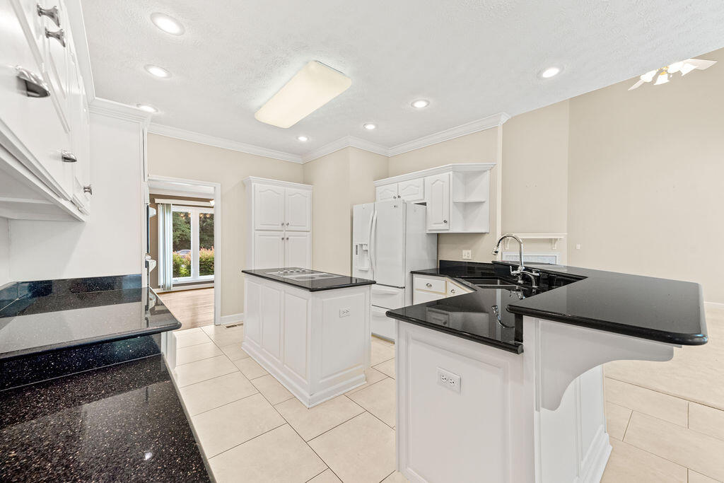 807 Candlewood Trail