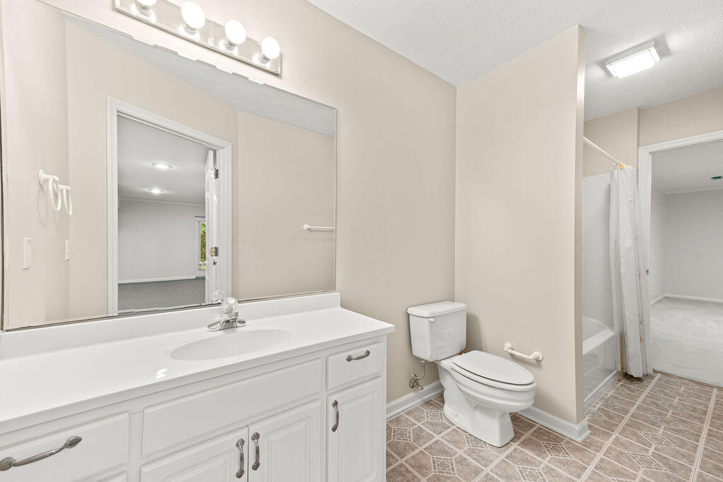 807 Candlewood Trail