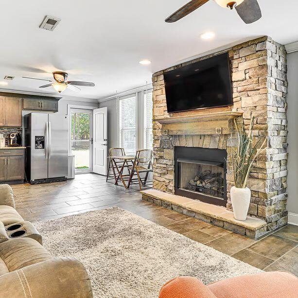 2356 Gale Lane