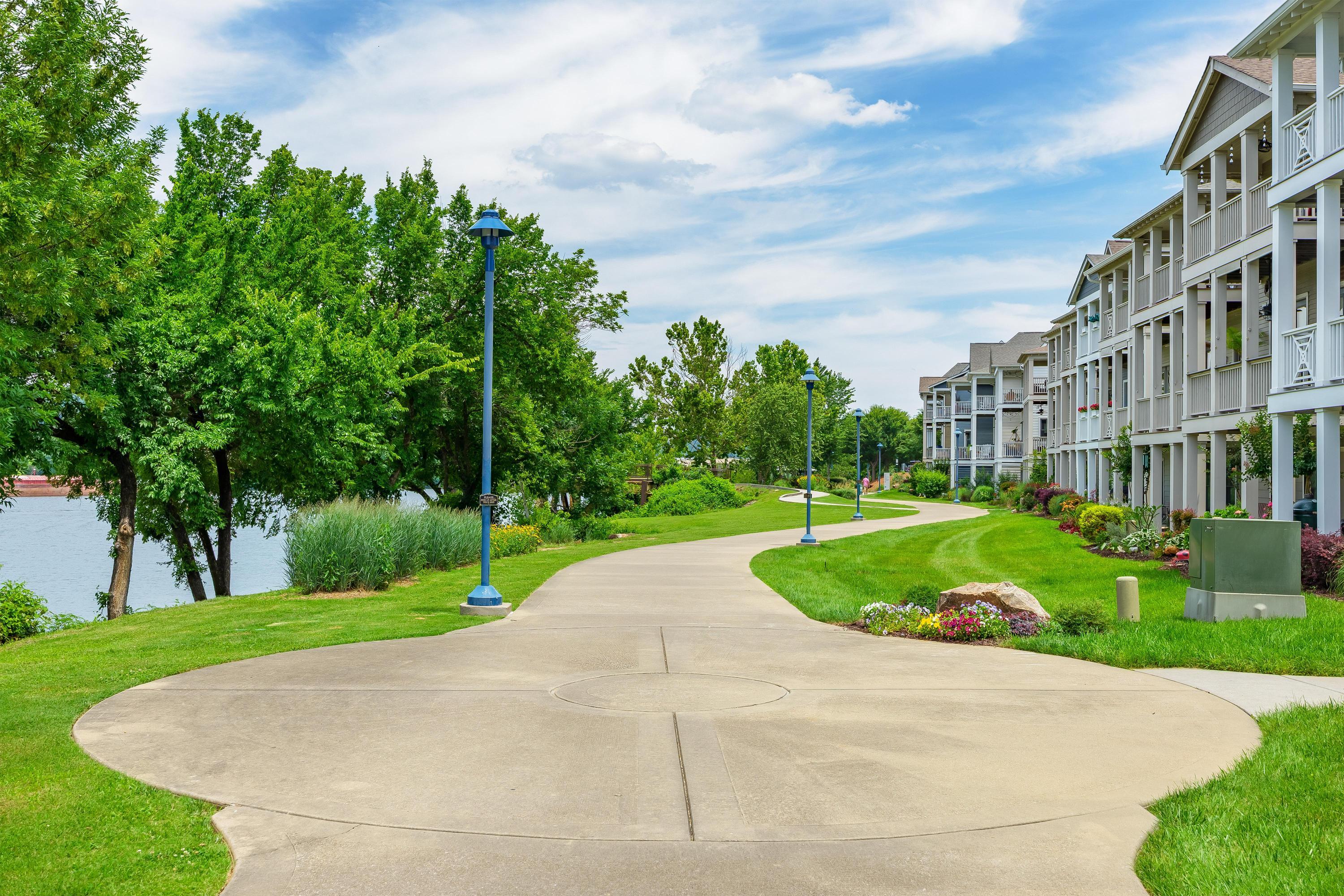 909 Spinnaker Way