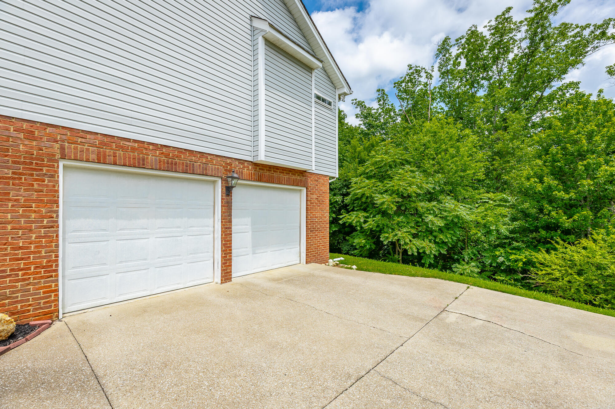 7194 British Road