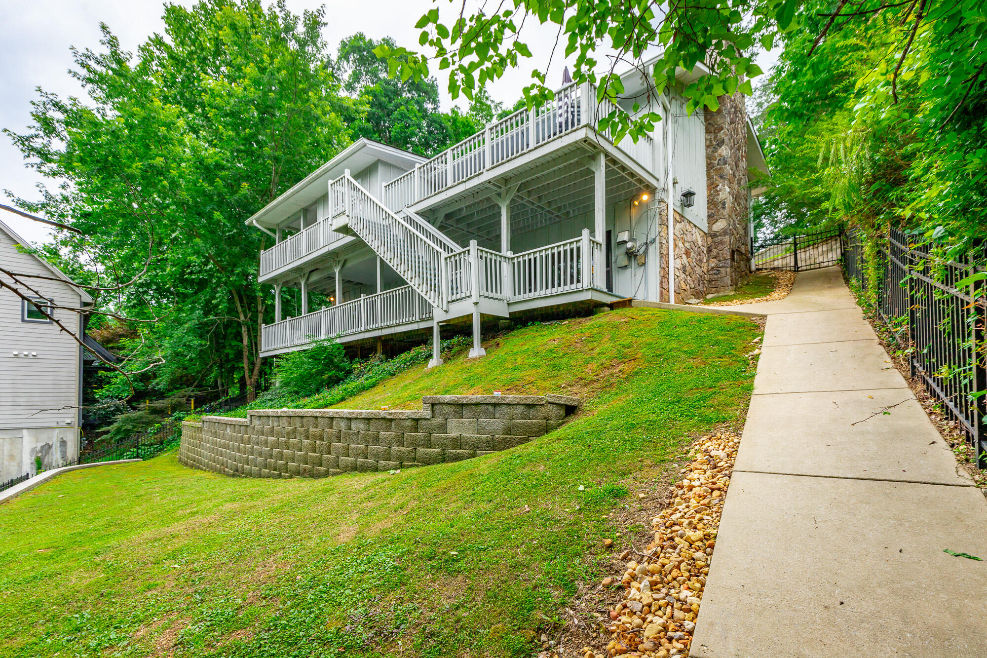 1043 Clift Cave Drive