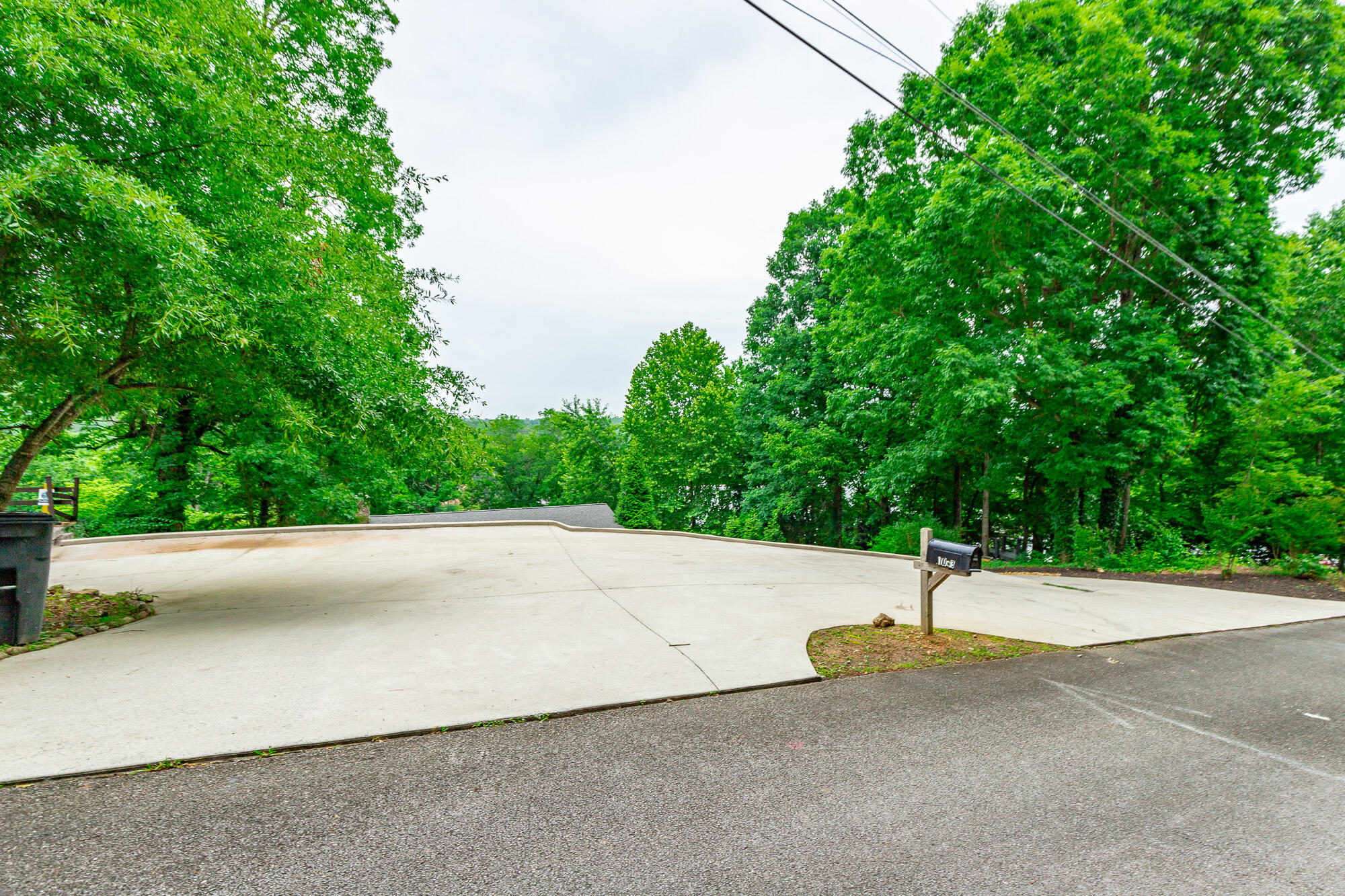 1043 Clift Cave Drive