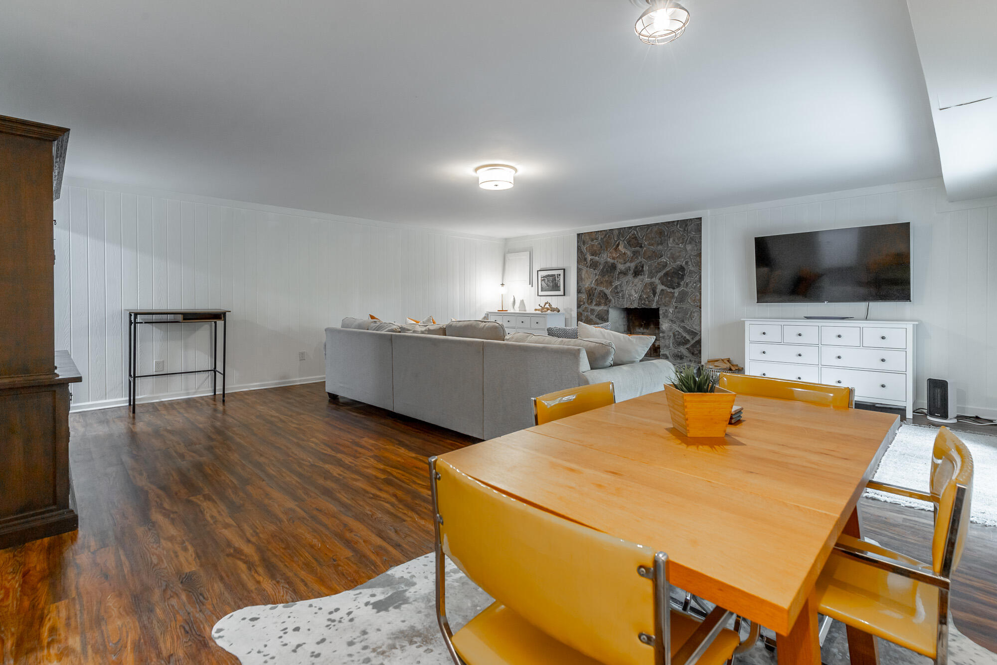 1043 Clift Cave Drive