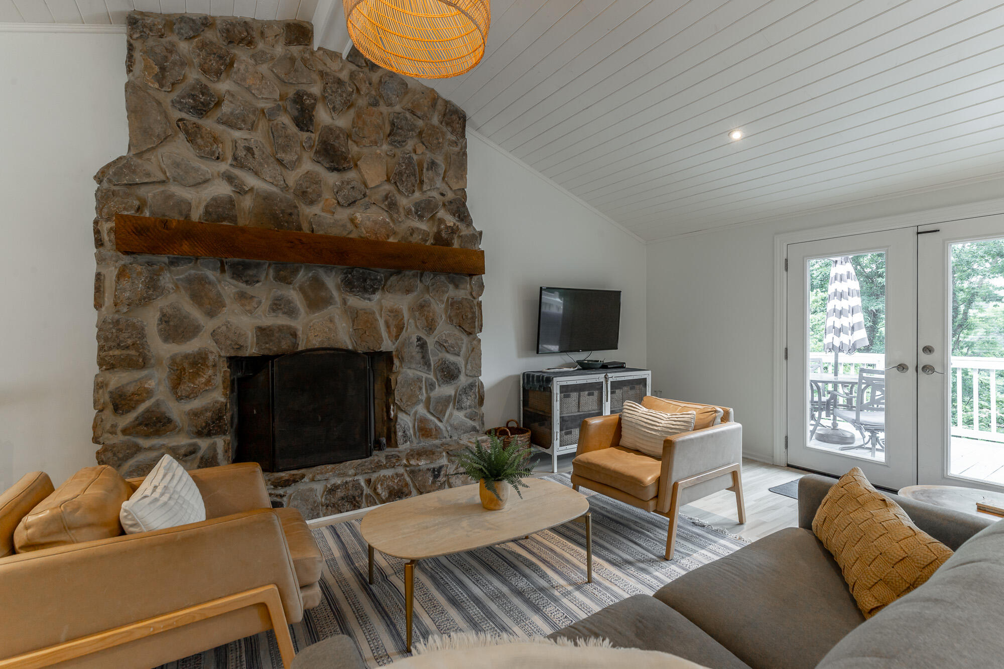 1043 Clift Cave Drive