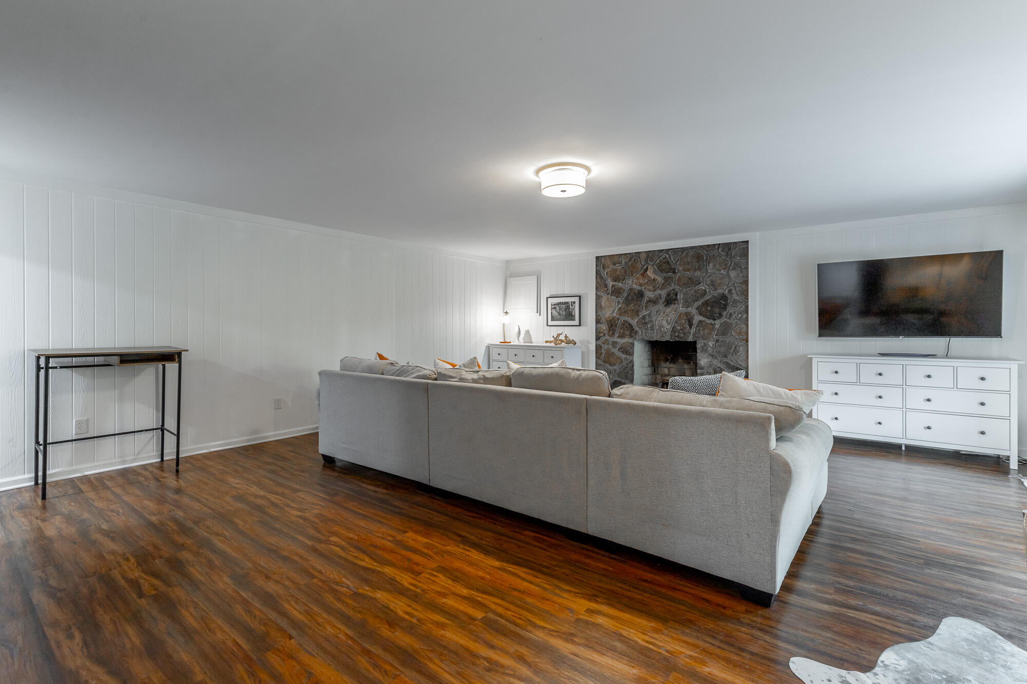 1043 Clift Cave Drive