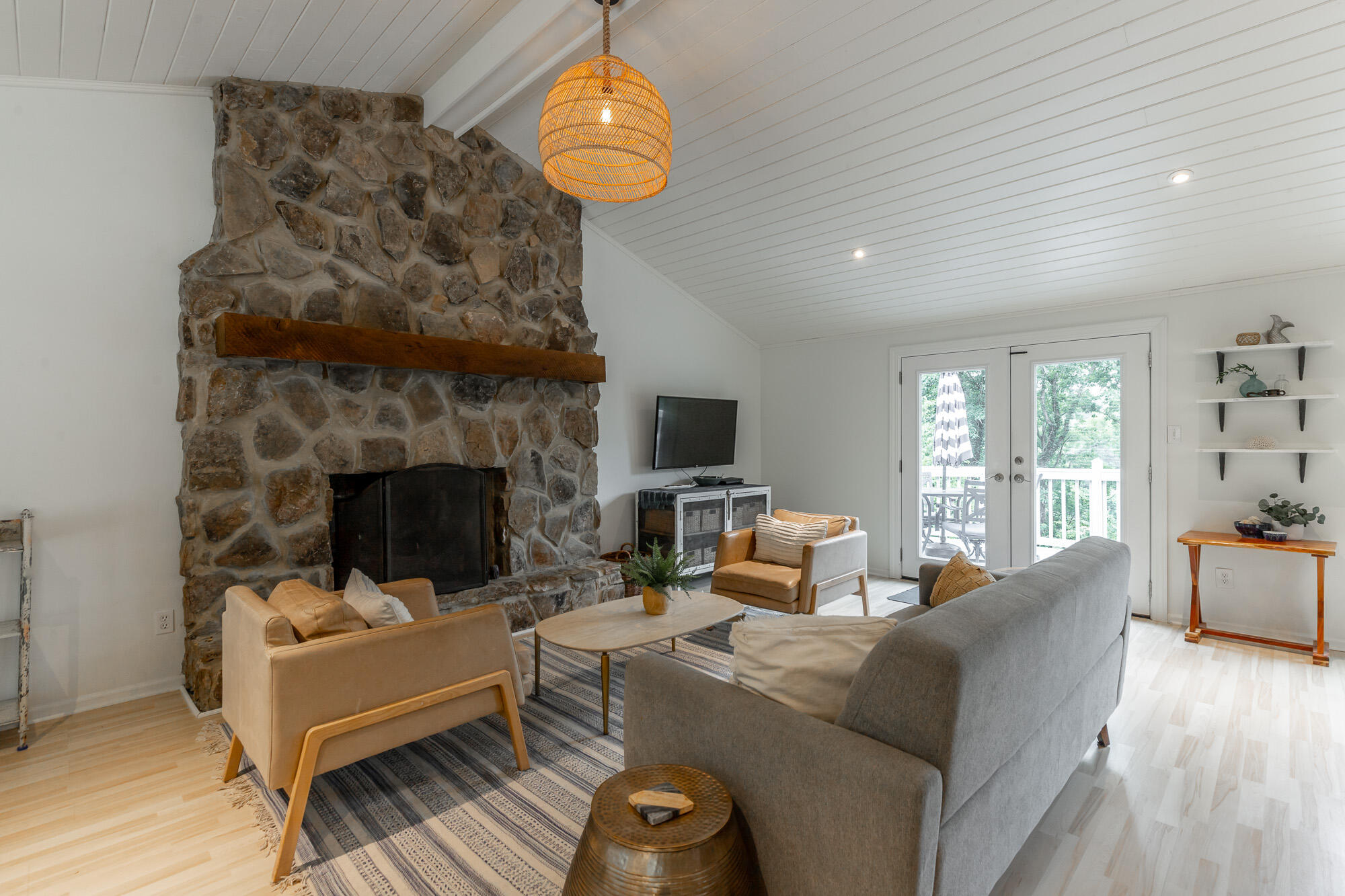 1043 Clift Cave Drive