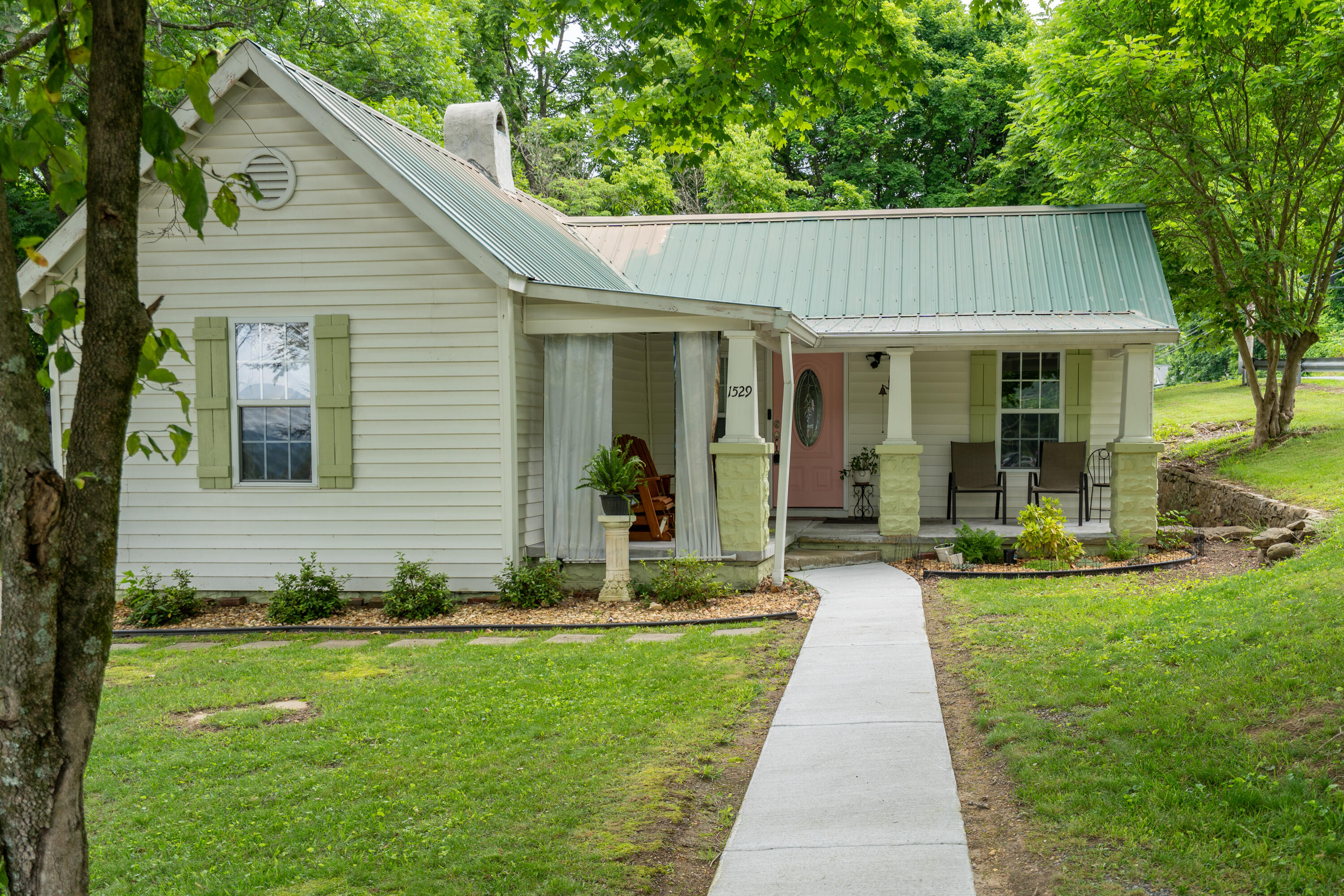 1529 Main Street