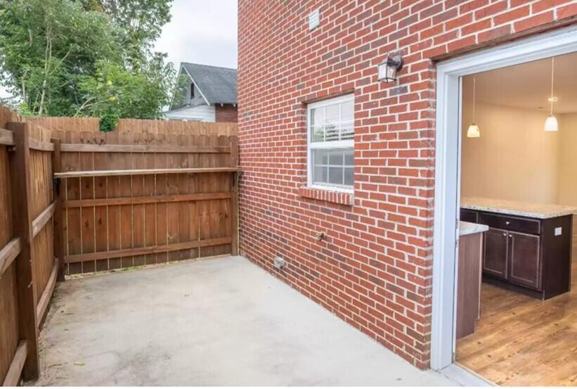 272 Trunk Street NE, 272