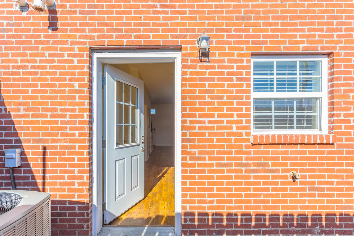 272 Trunk Street NE, 272