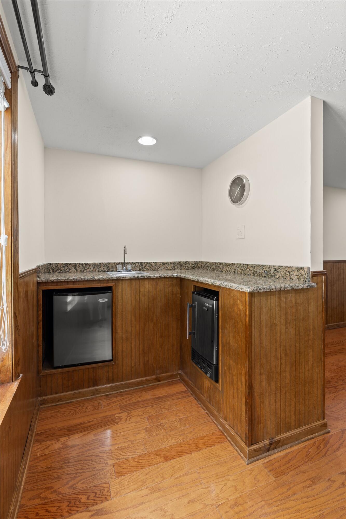 9875 Fieldcrest Drive