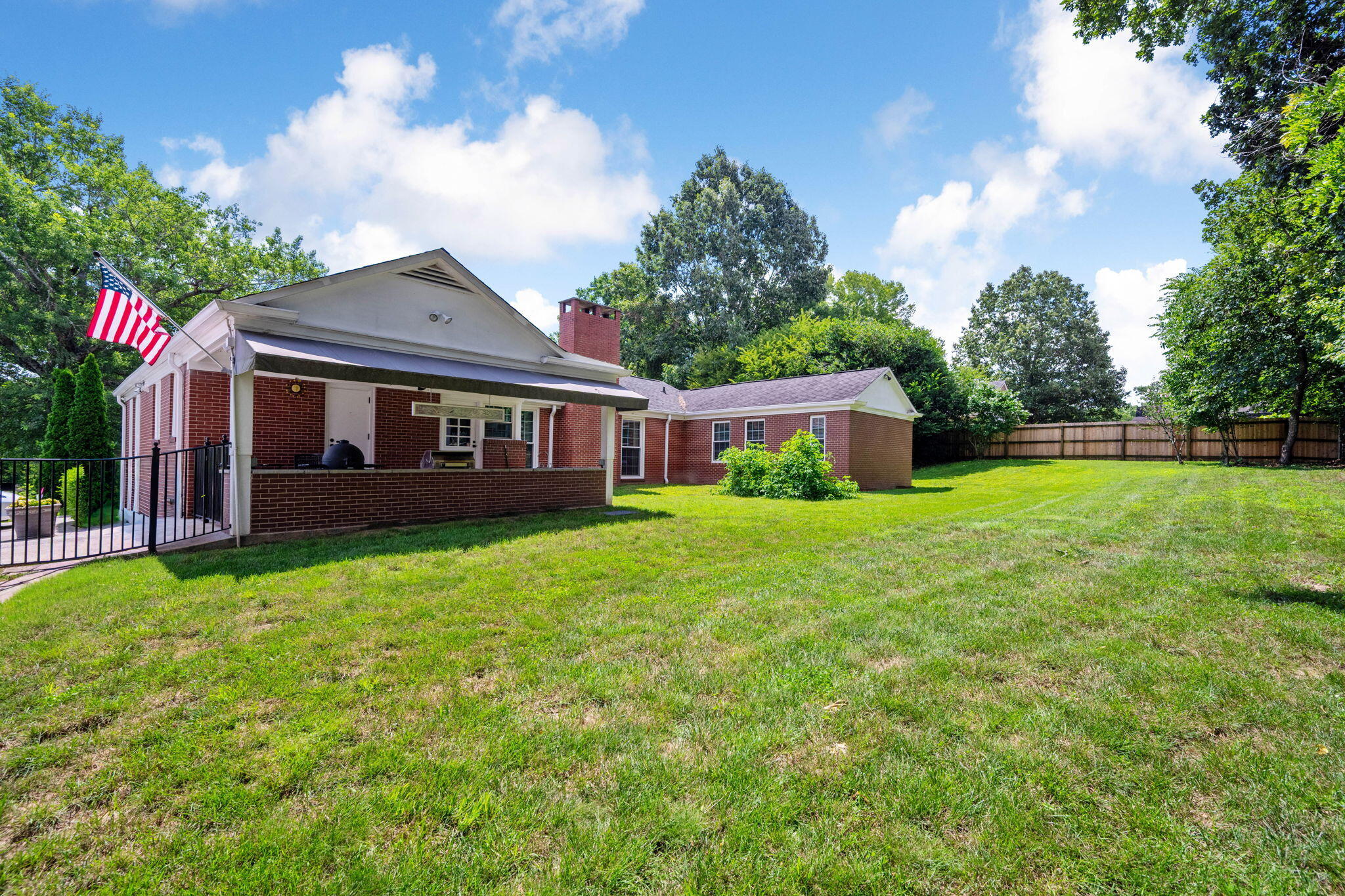1121 S Crest Road