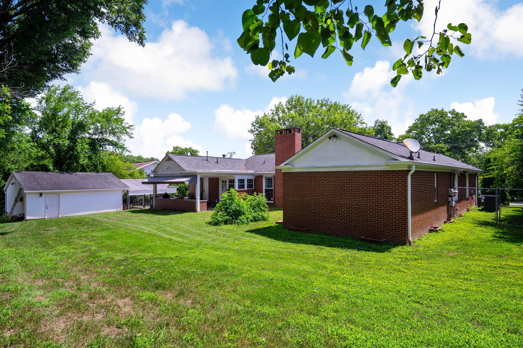 1121 S Crest Road