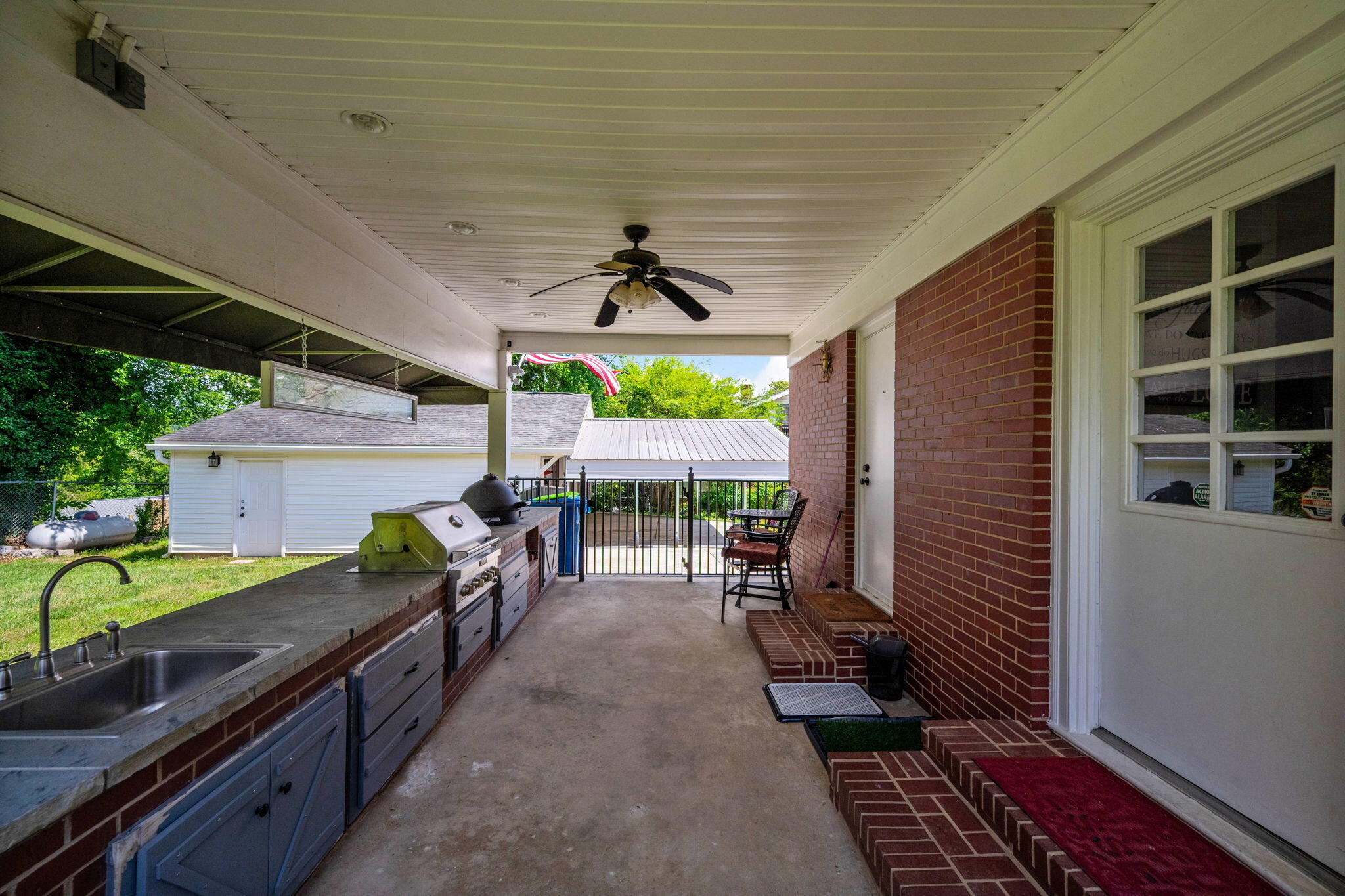 1121 S Crest Road