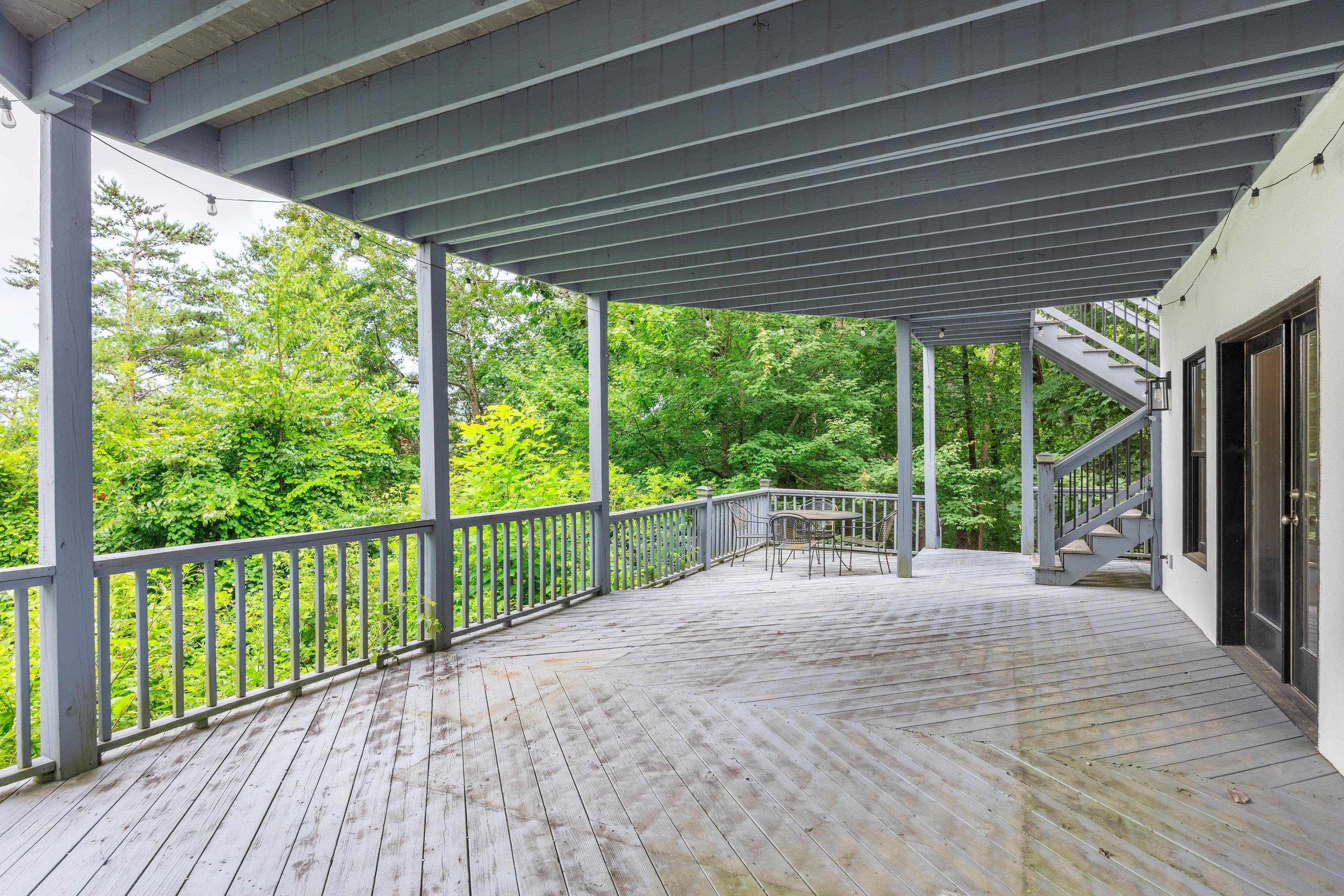622 Wilton Lane NW