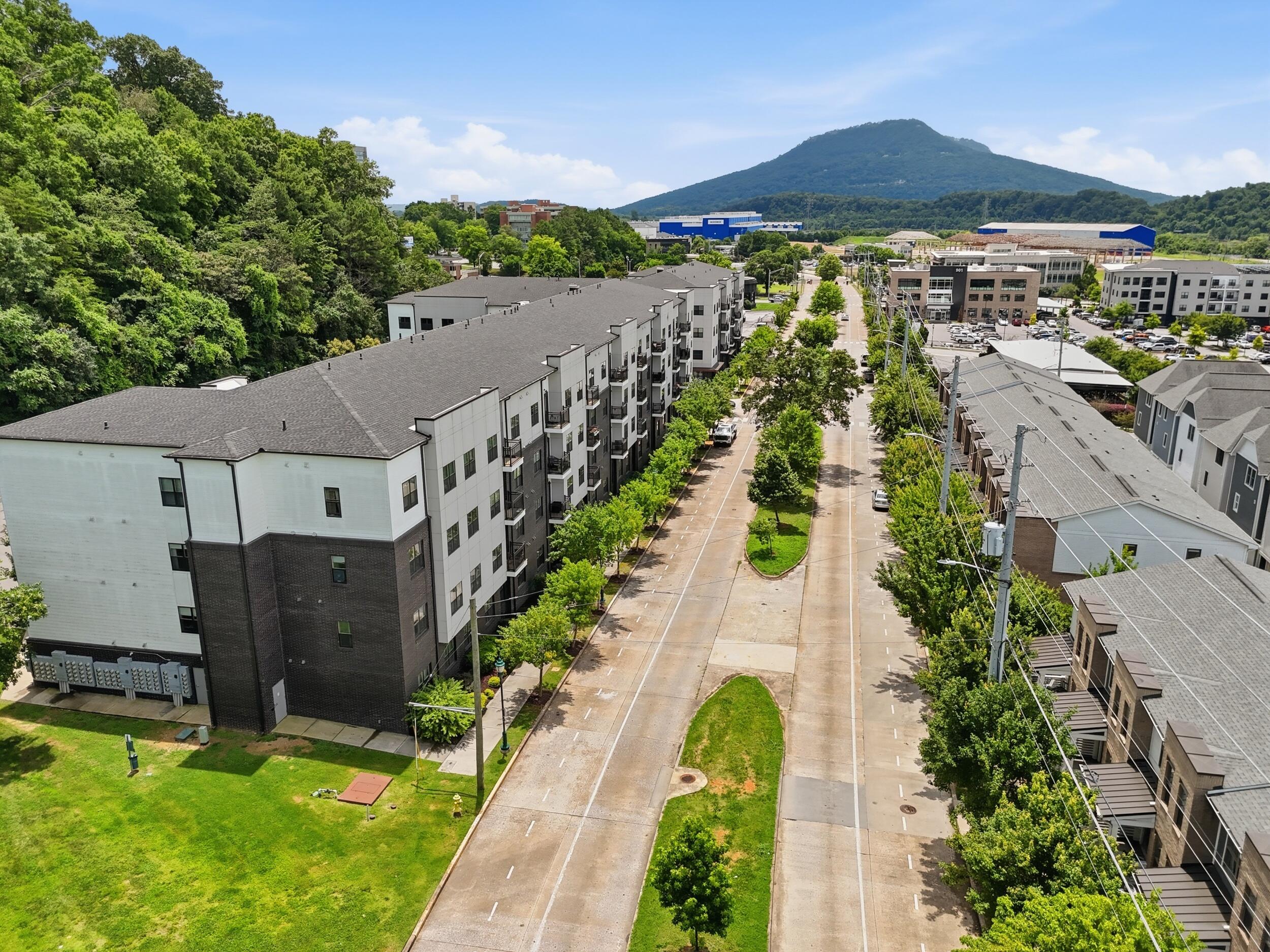 782 Riverfront Parkway, 102