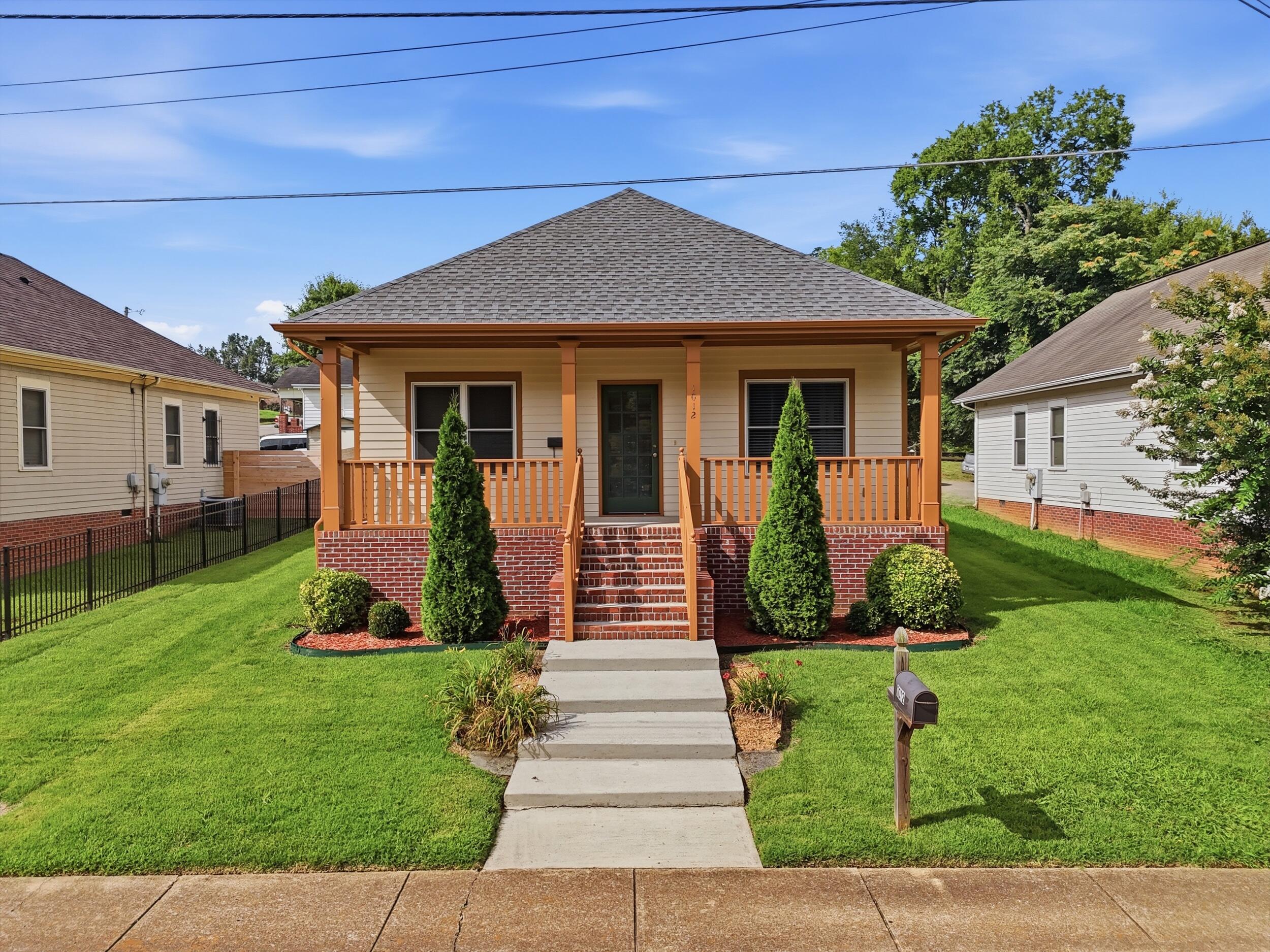 1012 W 37th Street