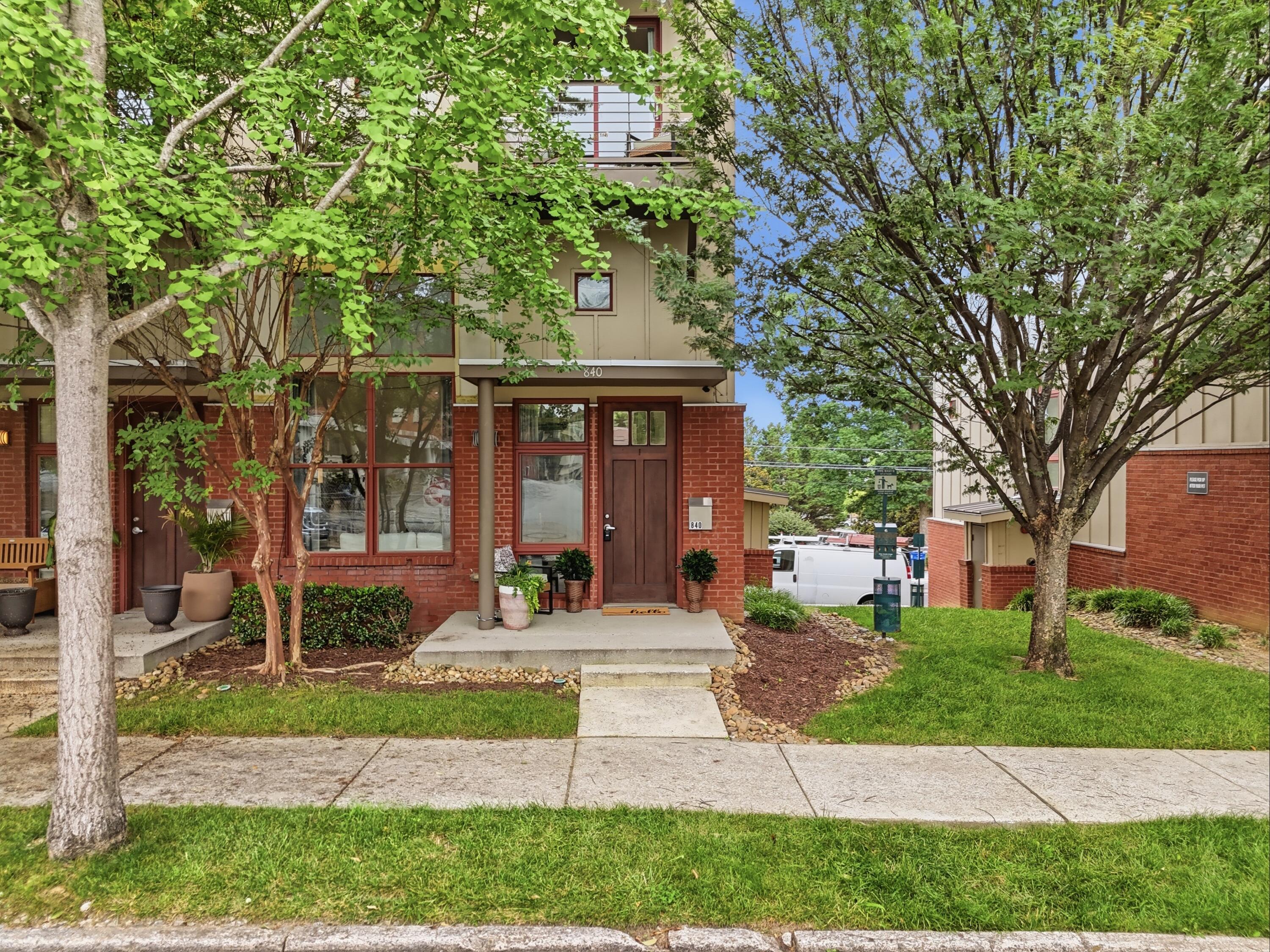 840 E 08th Street