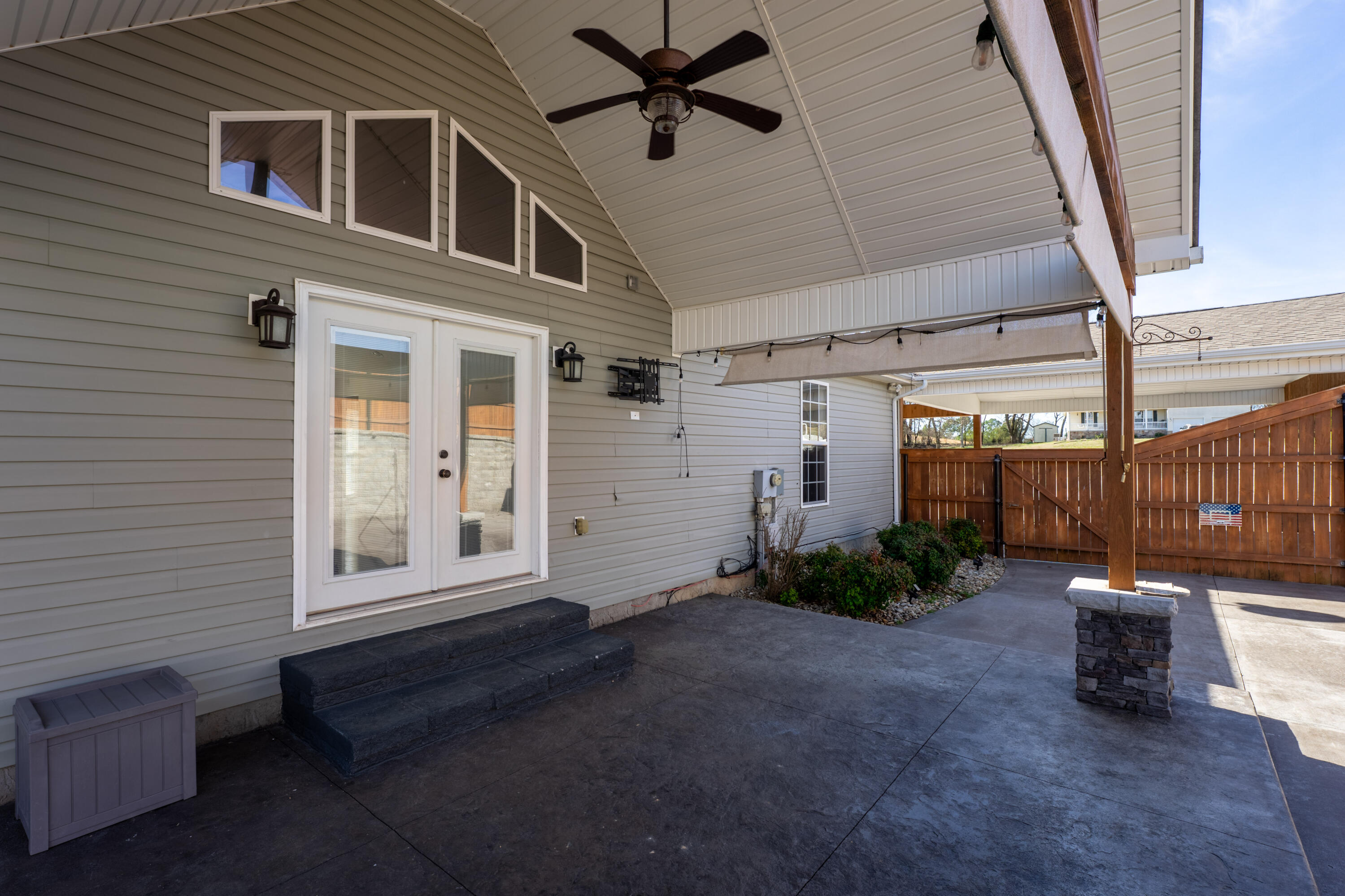 668 Arlis Avenue