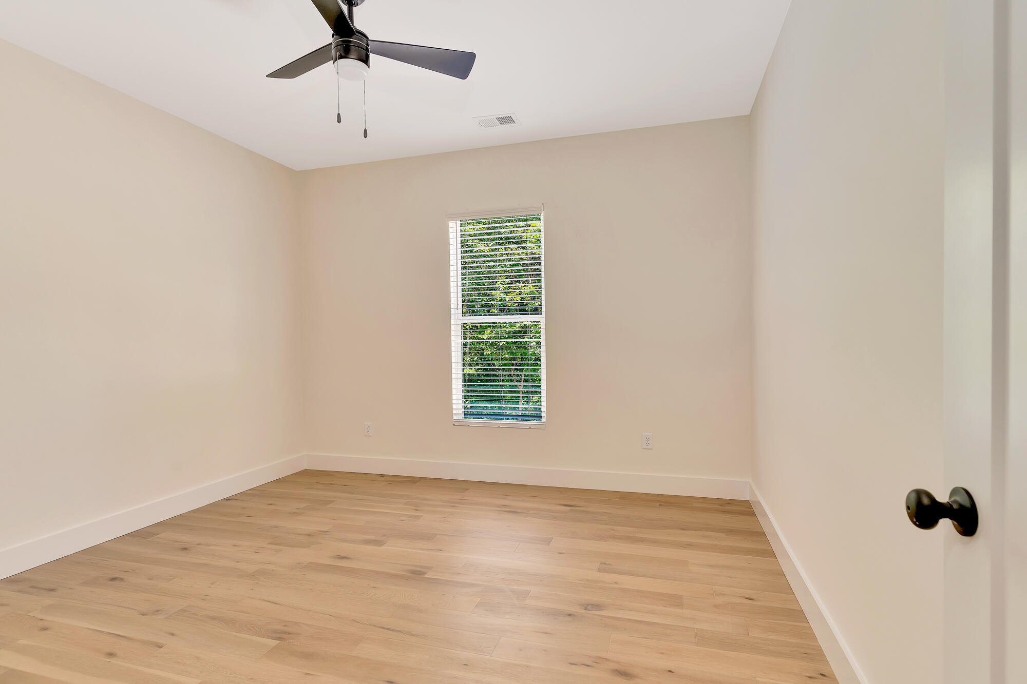 527 O Neal Street, A