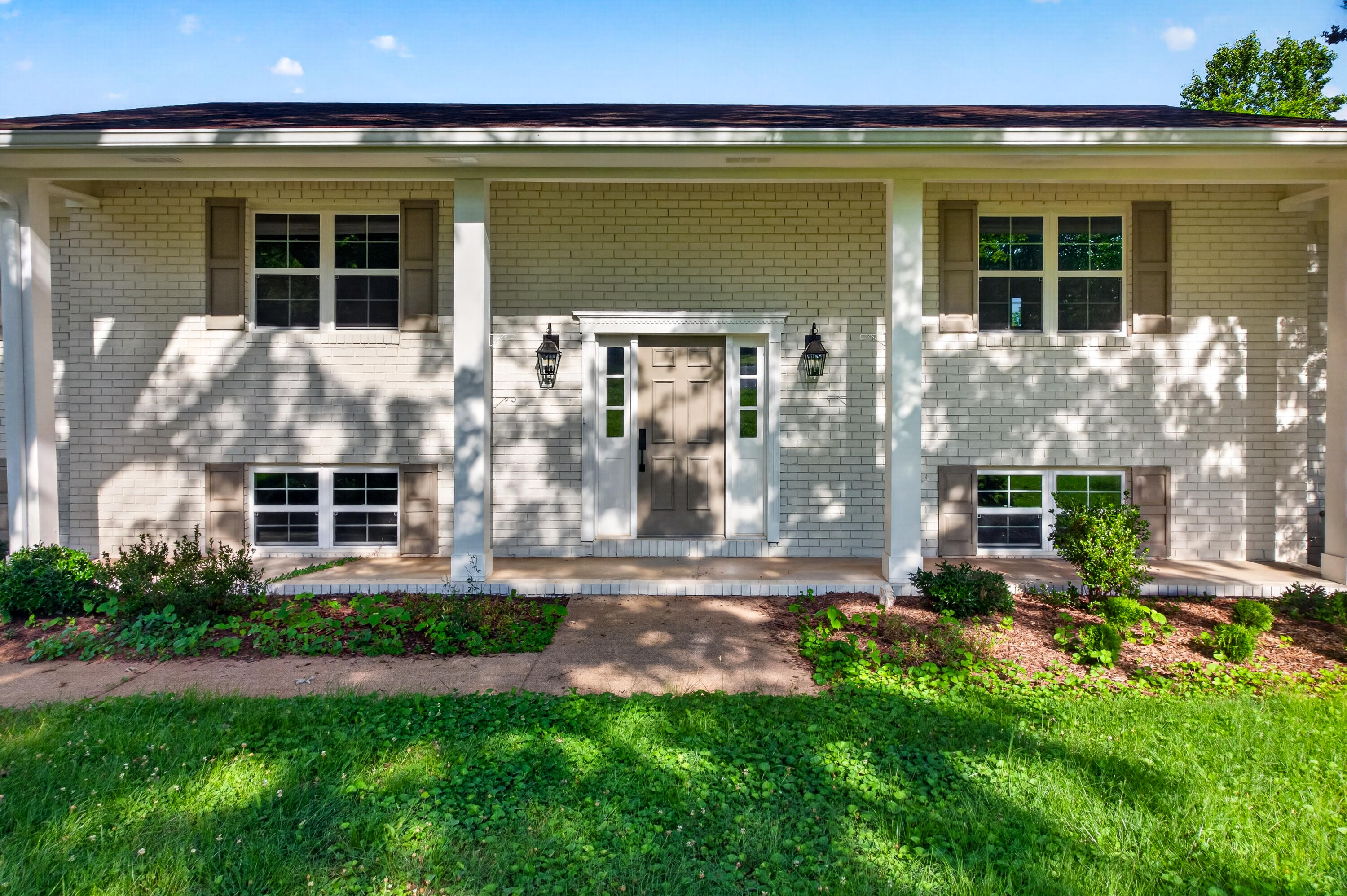 9512 Heathwood Drive
