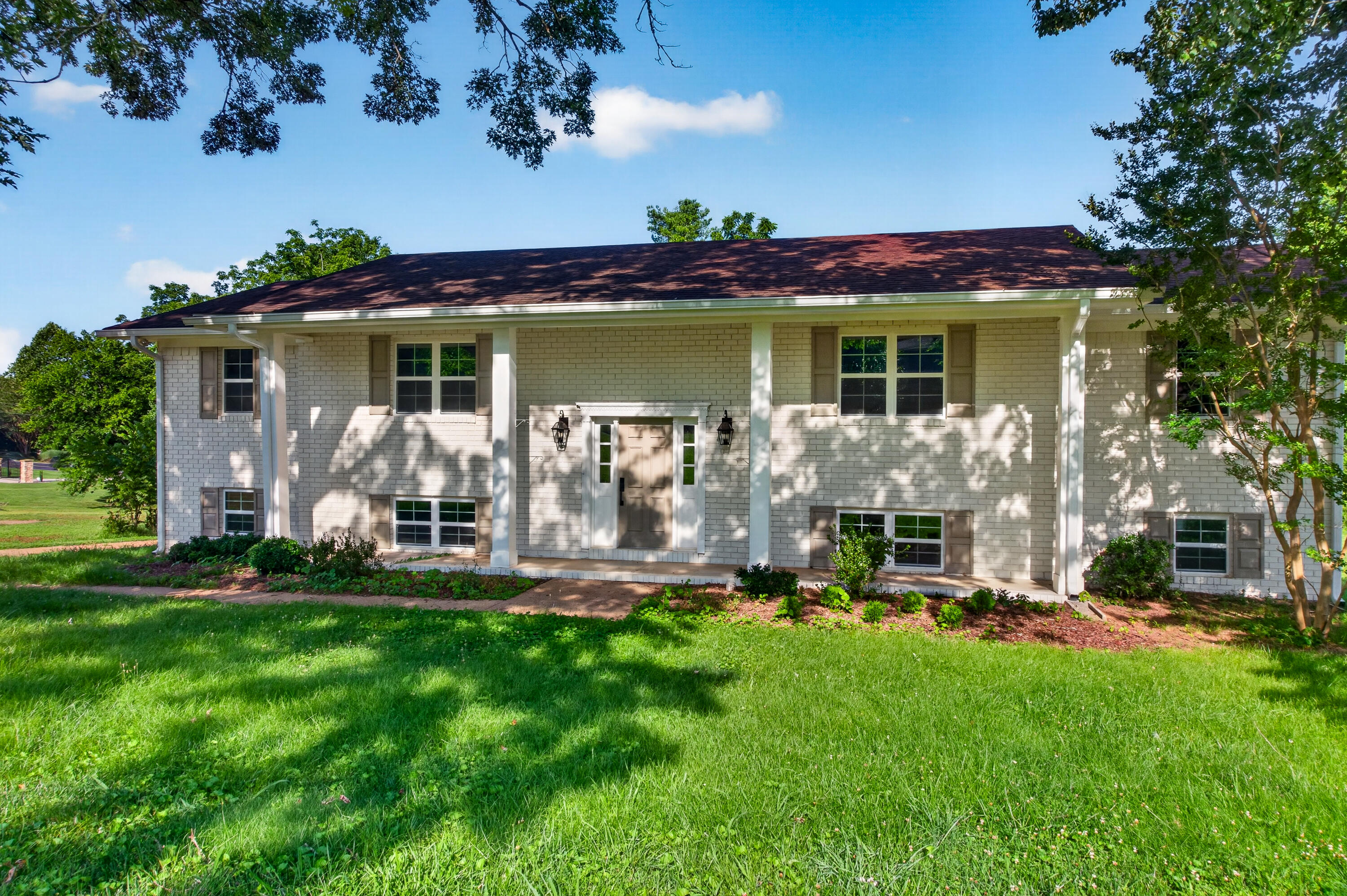 9512 Heathwood Drive