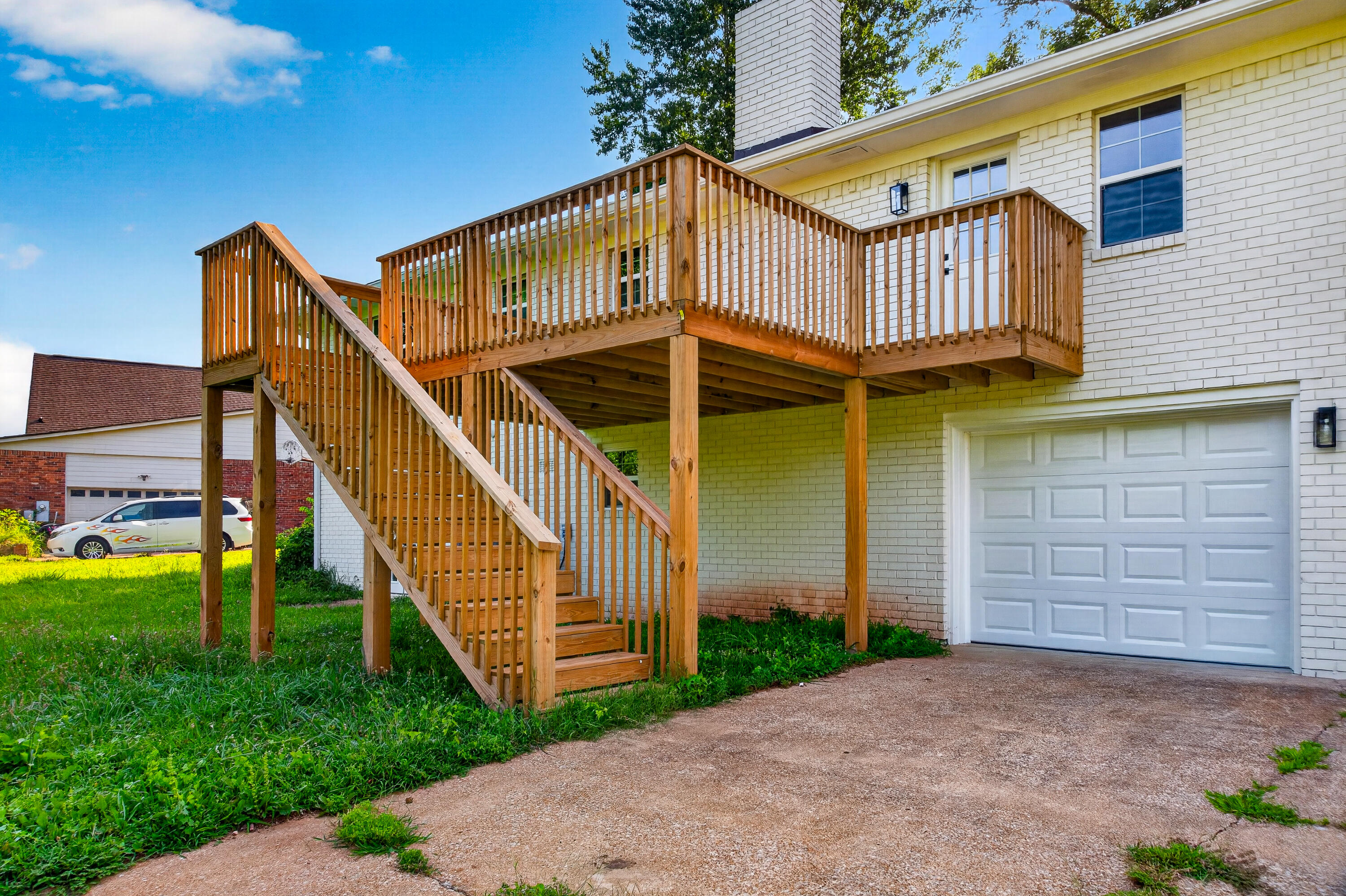 9512 Heathwood Drive