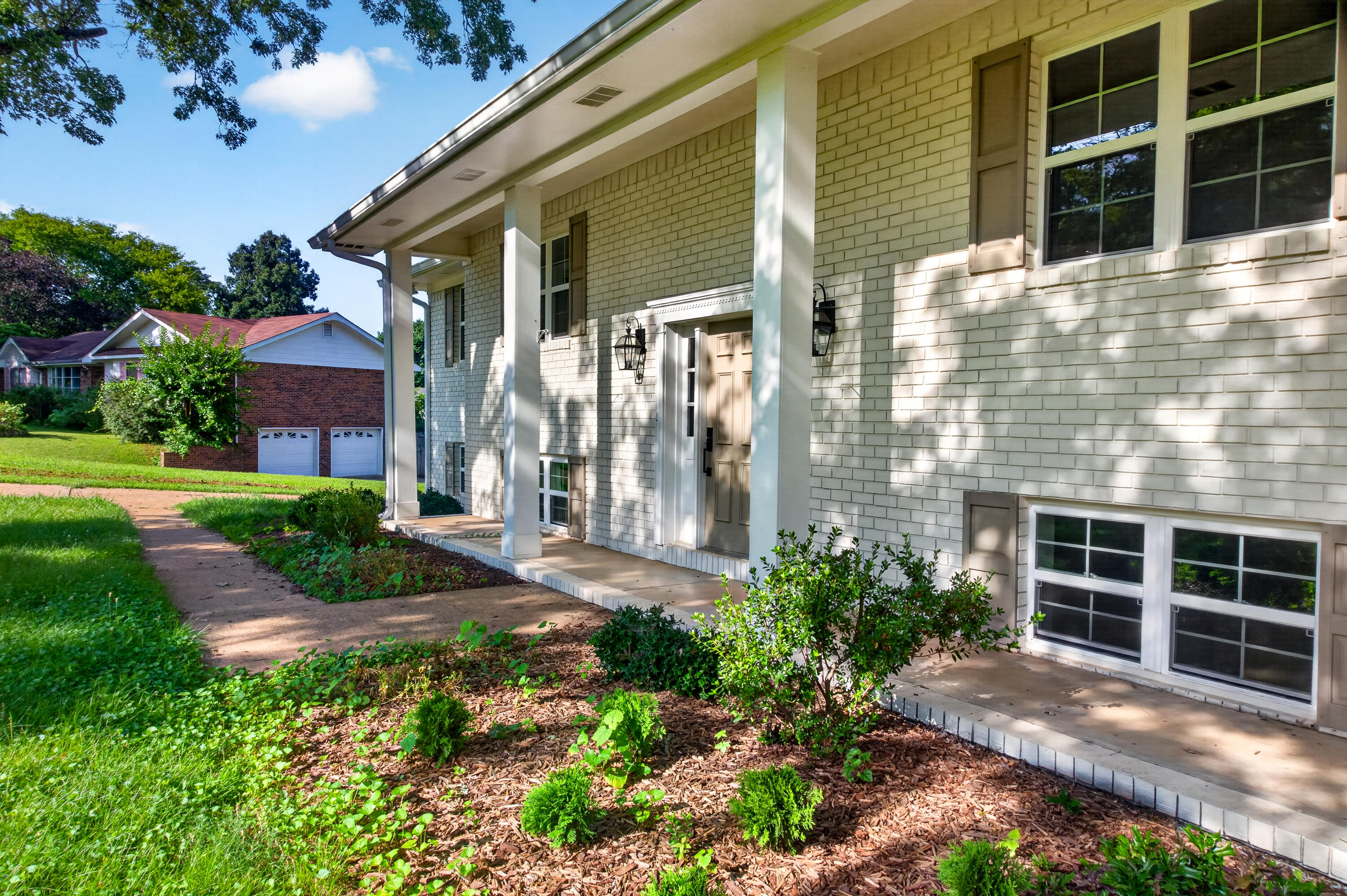 9512 Heathwood Drive